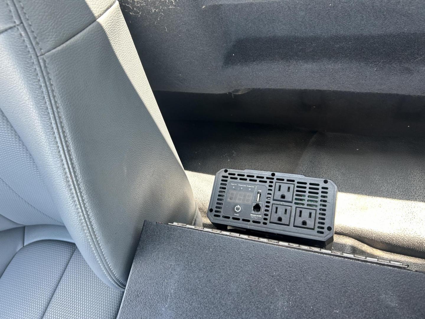 2013 White /Gray Ford F-350 SD 2WD (1FDRF3A62DE) with an 6.2L V8 OHV 16V engine, 6-Speed Automatic transmission, located at 17760 Hwy 62, Morris, OK, 74445, (918) 733-4887, 35.609104, -95.877060 - 2013 FORD F-350 6.2 V8 RWD DEDICATED CNG ONLY RUNS ON COMPRESSED NATURAL GAS AND DOES NOT RUN ON GASOLINE. FEATURES MANUAL SEATS, MANUAL LOCKS, MANUAL WINDOWS, MANUAL MIRRORS, AM/FM STEREO, VINYL SEATS, CRUISE CONTROL, TRACTION CONTROL, FACTORY-EQUIPT TRAILER BREAKS, POWER CONVERTER, GASOLINE CUMMI - Photo#13