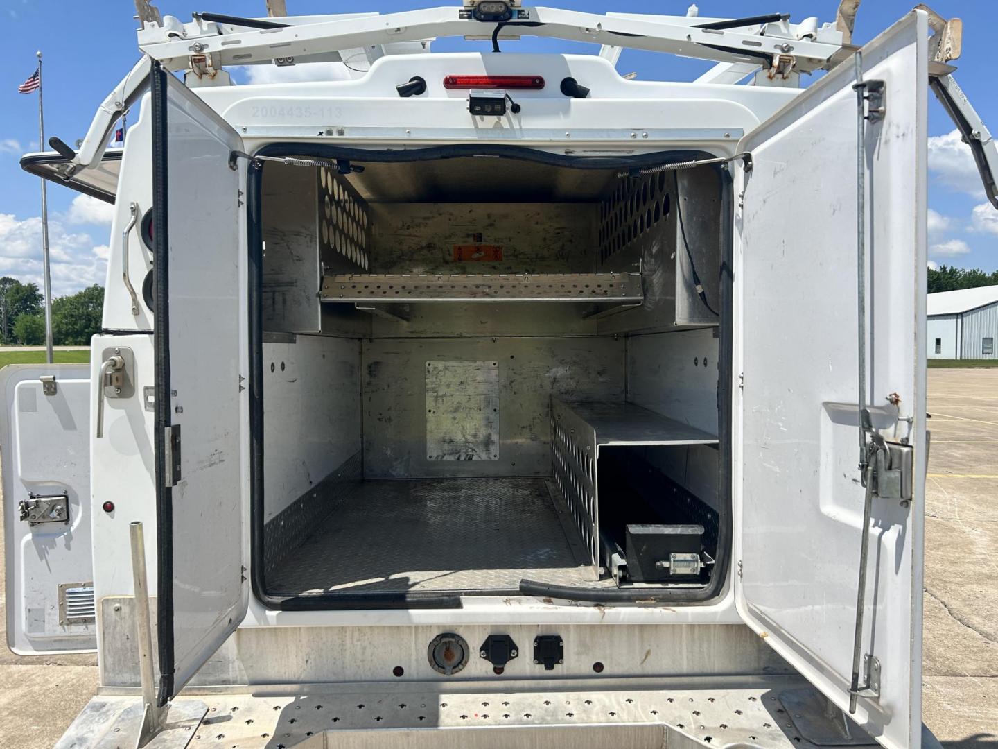 2013 White /Gray Ford F-350 SD 2WD (1FDRF3A62DE) with an 6.2L V8 OHV 16V engine, 6-Speed Automatic transmission, located at 17760 Hwy 62, Morris, OK, 74445, (918) 733-4887, 35.609104, -95.877060 - 2013 FORD F-350 6.2 V8 RWD DEDICATED CNG ONLY RUNS ON COMPRESSED NATURAL GAS AND DOES NOT RUN ON GASOLINE. FEATURES MANUAL SEATS, MANUAL LOCKS, MANUAL WINDOWS, MANUAL MIRRORS, AM/FM STEREO, VINYL SEATS, CRUISE CONTROL, TRACTION CONTROL, FACTORY-EQUIPT TRAILER BREAKS, POWER CONVERTER, GASOLINE CUMMI - Photo#18