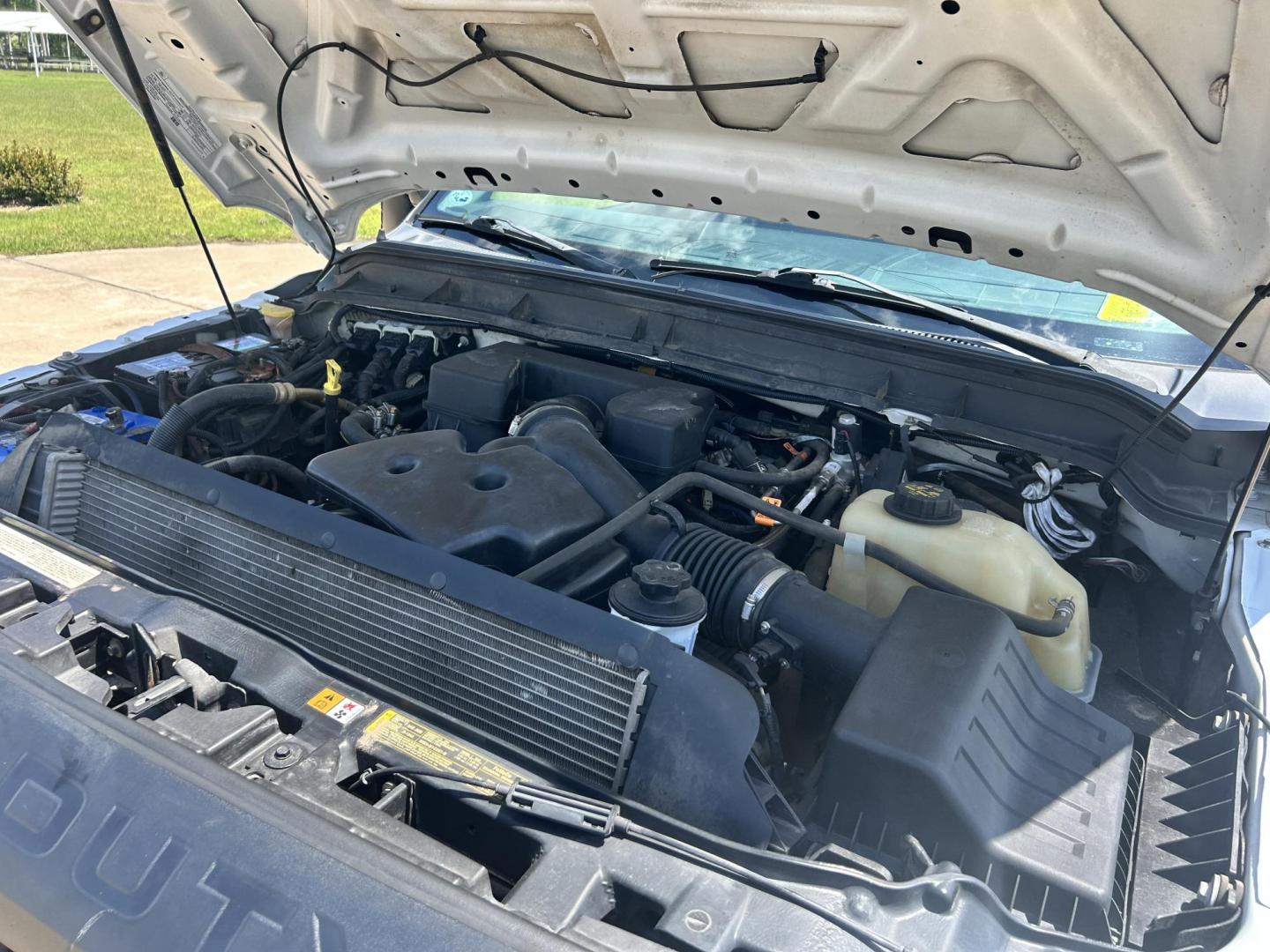 2013 White /Gray Ford F-350 SD 2WD (1FDRF3A62DE) with an 6.2L V8 OHV 16V engine, 6-Speed Automatic transmission, located at 17760 Hwy 62, Morris, OK, 74445, (918) 733-4887, 35.609104, -95.877060 - 2013 FORD F-350 6.2 V8 RWD DEDICATED CNG ONLY RUNS ON COMPRESSED NATURAL GAS AND DOES NOT RUN ON GASOLINE. FEATURES MANUAL SEATS, MANUAL LOCKS, MANUAL WINDOWS, MANUAL MIRRORS, AM/FM STEREO, VINYL SEATS, CRUISE CONTROL, TRACTION CONTROL, FACTORY-EQUIPT TRAILER BREAKS, POWER CONVERTER, GASOLINE CUMMI - Photo#23