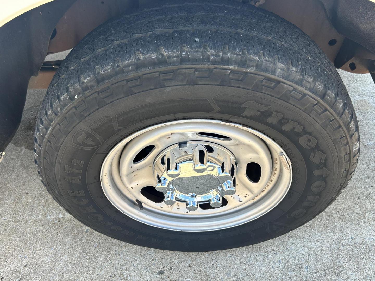 2013 White /Gray Ford F-350 SD 2WD (1FDRF3A62DE) with an 6.2L V8 OHV 16V engine, 6-Speed Automatic transmission, located at 17760 Hwy 62, Morris, OK, 74445, (918) 733-4887, 35.609104, -95.877060 - 2013 FORD F-350 6.2 V8 RWD DEDICATED CNG ONLY RUNS ON COMPRESSED NATURAL GAS AND DOES NOT RUN ON GASOLINE. FEATURES MANUAL SEATS, MANUAL LOCKS, MANUAL WINDOWS, MANUAL MIRRORS, AM/FM STEREO, VINYL SEATS, CRUISE CONTROL, TRACTION CONTROL, FACTORY-EQUIPT TRAILER BREAKS, POWER CONVERTER, GASOLINE CUMMI - Photo#27