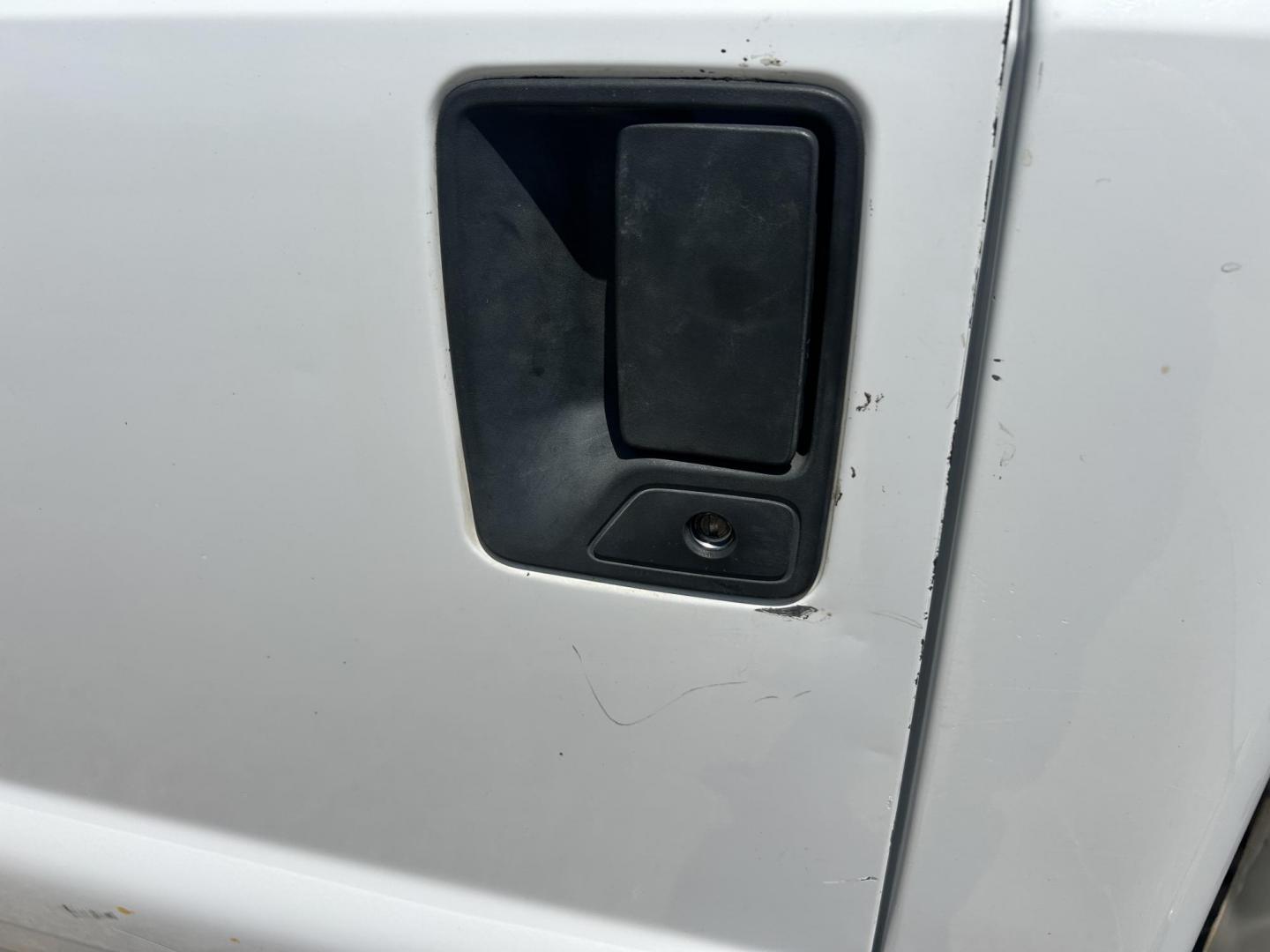 2013 White /Gray Ford F-350 SD 2WD (1FDRF3A62DE) with an 6.2L V8 OHV 16V engine, 6-Speed Automatic transmission, located at 17760 Hwy 62, Morris, OK, 74445, (918) 733-4887, 35.609104, -95.877060 - 2013 FORD F-350 6.2 V8 RWD DEDICATED CNG ONLY RUNS ON COMPRESSED NATURAL GAS AND DOES NOT RUN ON GASOLINE. FEATURES MANUAL SEATS, MANUAL LOCKS, MANUAL WINDOWS, MANUAL MIRRORS, AM/FM STEREO, VINYL SEATS, CRUISE CONTROL, TRACTION CONTROL, FACTORY-EQUIPT TRAILER BREAKS, POWER CONVERTER, GASOLINE CUMMI - Photo#36