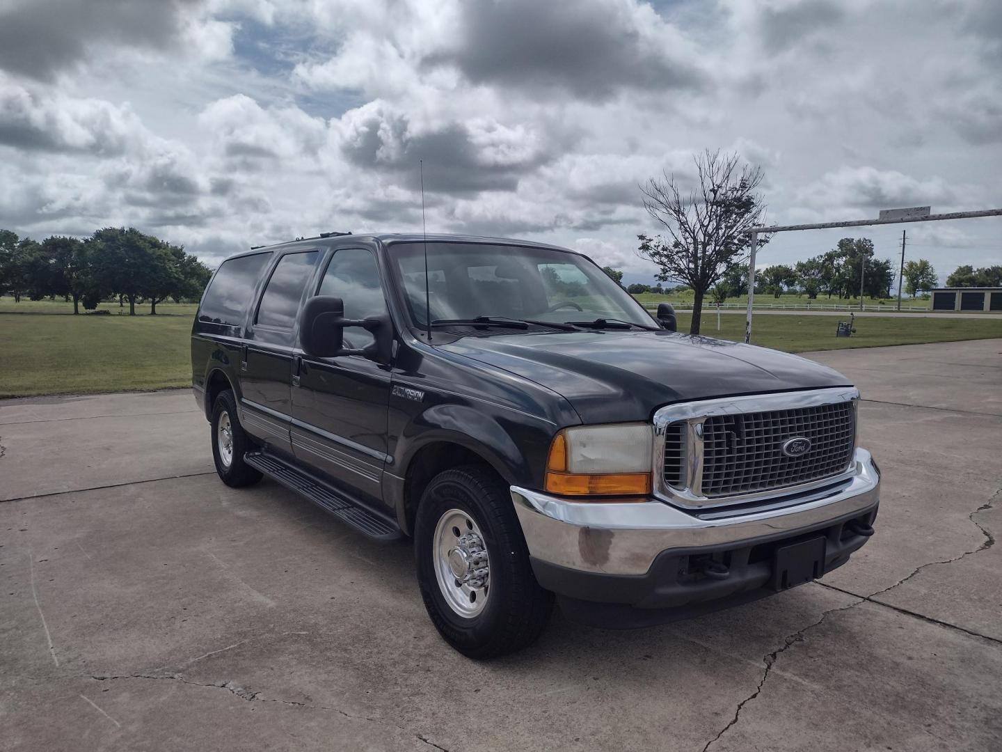 2001 DARK GREEN /TAN Ford Excursion XLT 2WD (1FMNU40S21E) with an 6.8L V10 SOHC 20V engine, 4-Speed Automatic Overdrive transmission, located at 17760 Hwy 62, Morris, OK, 74445, (918) 733-4887, 35.609104, -95.877060 - 2001 FORD EXCURSION XLT 2WD HAS THE 6.8L V10 ENGINE. FEATURES POWER DRIVER SEAT, MANUAL PASSENGER SEAT, POWER LOCKS, POWER WINDOWS, POWER MIRRORS, LEATHER INTERIOR, TOUCH SCREEN AM/FM RADIO, BLUETOOTH RADIO, AUXILLARY PORT, USB PORT, CRUISE CONTROL, 2ND AND 3RD ROW SEATING, REAR AC CONTROL, AND TRAI - Photo#2