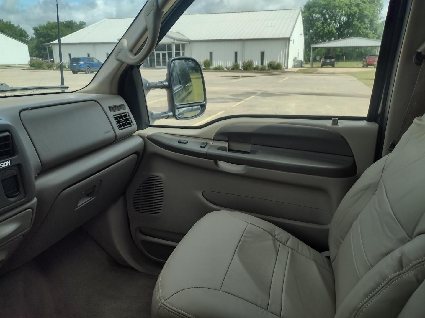 2001 DARK GREEN /TAN Ford Excursion XLT 2WD (1FMNU40S21E) with an 6.8L V10 SOHC 20V engine, 4-Speed Automatic Overdrive transmission, located at 17760 Hwy 62, Morris, OK, 74445, (918) 733-4887, 35.609104, -95.877060 - 2001 FORD EXCURSION XLT 2WD HAS THE 6.8L V10 ENGINE. FEATURES POWER DRIVER SEAT, MANUAL PASSENGER SEAT, POWER LOCKS, POWER WINDOWS, POWER MIRRORS, LEATHER INTERIOR, TOUCH SCREEN AM/FM RADIO, BLUETOOTH RADIO, AUXILLARY PORT, USB PORT, CRUISE CONTROL, 2ND AND 3RD ROW SEATING, REAR AC CONTROL, AND TRAI - Photo#11