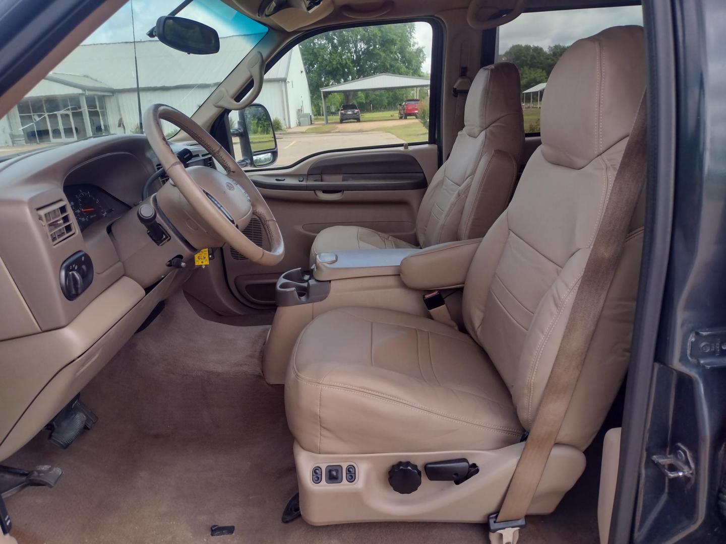 2001 DARK GREEN /TAN Ford Excursion XLT 2WD (1FMNU40S21E) with an 6.8L V10 SOHC 20V engine, 4-Speed Automatic Overdrive transmission, located at 17760 Hwy 62, Morris, OK, 74445, (918) 733-4887, 35.609104, -95.877060 - 2001 FORD EXCURSION XLT 2WD HAS THE 6.8L V10 ENGINE. FEATURES POWER DRIVER SEAT, MANUAL PASSENGER SEAT, POWER LOCKS, POWER WINDOWS, POWER MIRRORS, LEATHER INTERIOR, TOUCH SCREEN AM/FM RADIO, BLUETOOTH RADIO, AUXILLARY PORT, USB PORT, CRUISE CONTROL, 2ND AND 3RD ROW SEATING, REAR AC CONTROL, AND TRAI - Photo#16