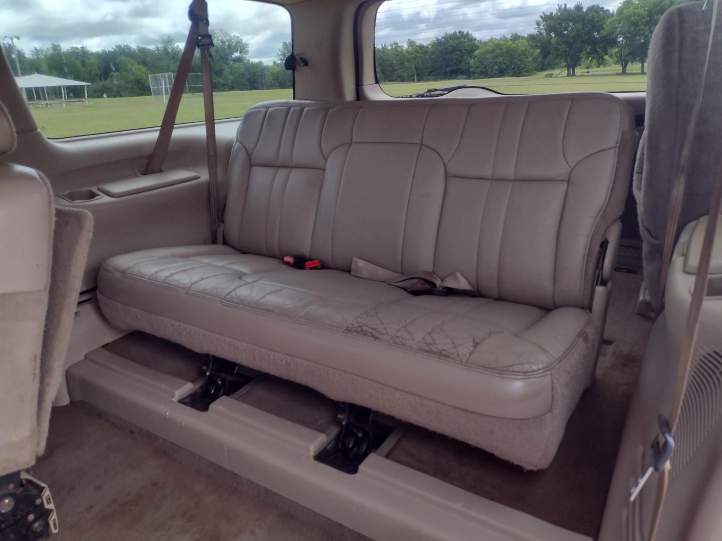 2001 DARK GREEN /TAN Ford Excursion XLT 2WD (1FMNU40S21E) with an 6.8L V10 SOHC 20V engine, 4-Speed Automatic Overdrive transmission, located at 17760 Hwy 62, Morris, OK, 74445, (918) 733-4887, 35.609104, -95.877060 - 2001 FORD EXCURSION XLT 2WD HAS THE 6.8L V10 ENGINE. FEATURES POWER DRIVER SEAT, MANUAL PASSENGER SEAT, POWER LOCKS, POWER WINDOWS, POWER MIRRORS, LEATHER INTERIOR, TOUCH SCREEN AM/FM RADIO, BLUETOOTH RADIO, AUXILLARY PORT, USB PORT, CRUISE CONTROL, 2ND AND 3RD ROW SEATING, REAR AC CONTROL, AND TRAI - Photo#20