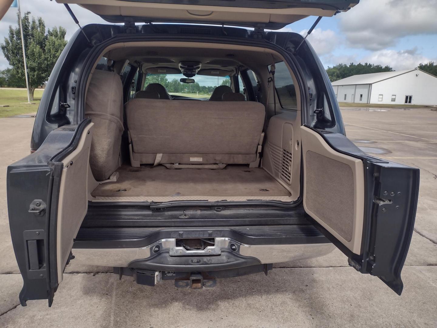 2001 DARK GREEN /TAN Ford Excursion XLT 2WD (1FMNU40S21E) with an 6.8L V10 SOHC 20V engine, 4-Speed Automatic Overdrive transmission, located at 17760 Hwy 62, Morris, OK, 74445, (918) 733-4887, 35.609104, -95.877060 - 2001 FORD EXCURSION XLT 2WD HAS THE 6.8L V10 ENGINE. FEATURES POWER DRIVER SEAT, MANUAL PASSENGER SEAT, POWER LOCKS, POWER WINDOWS, POWER MIRRORS, LEATHER INTERIOR, TOUCH SCREEN AM/FM RADIO, BLUETOOTH RADIO, AUXILLARY PORT, USB PORT, CRUISE CONTROL, 2ND AND 3RD ROW SEATING, REAR AC CONTROL, AND TRAI - Photo#21