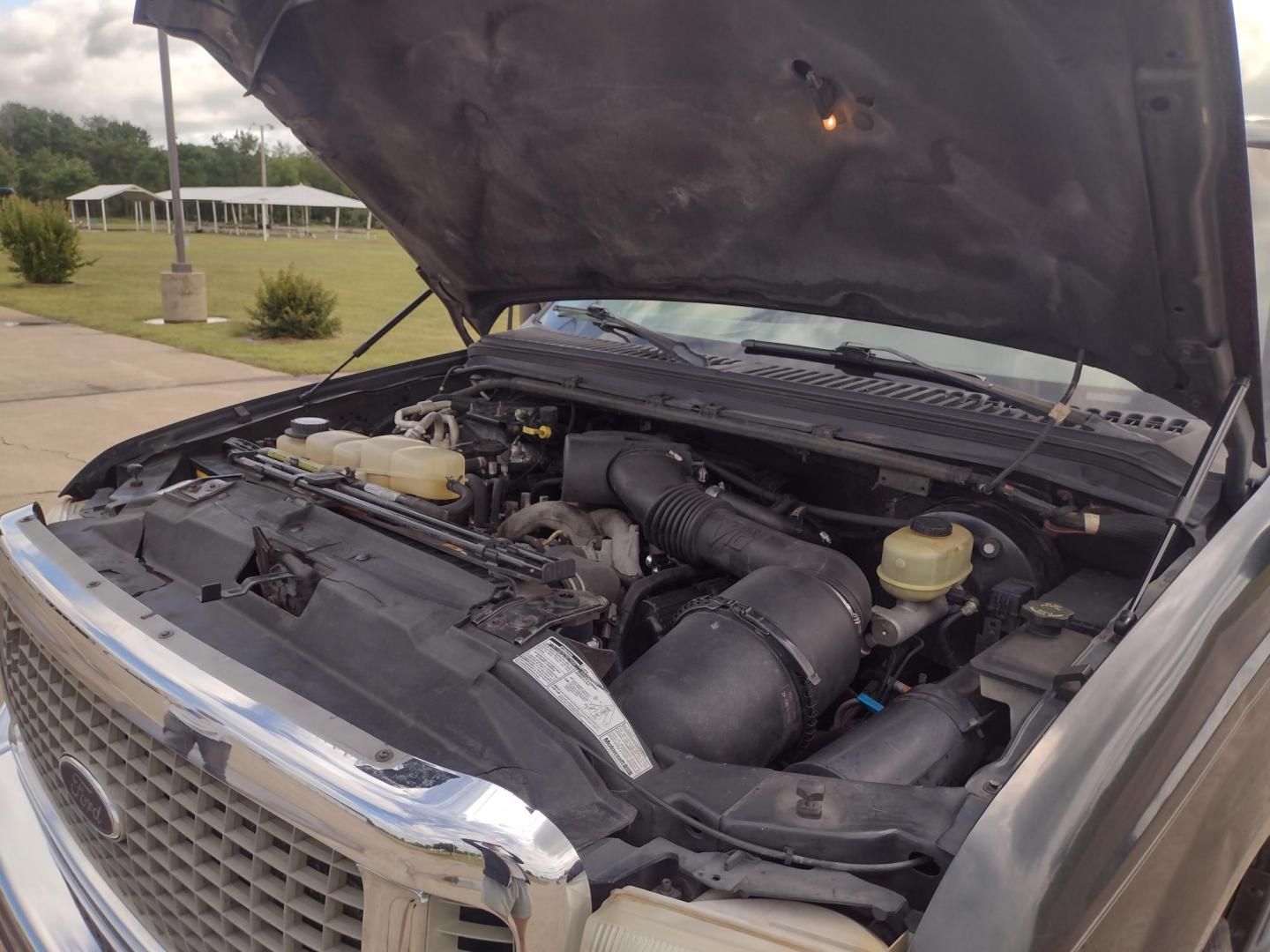 2001 DARK GREEN /TAN Ford Excursion XLT 2WD (1FMNU40S21E) with an 6.8L V10 SOHC 20V engine, 4-Speed Automatic Overdrive transmission, located at 17760 Hwy 62, Morris, OK, 74445, (918) 733-4887, 35.609104, -95.877060 - 2001 FORD EXCURSION XLT 2WD HAS THE 6.8L V10 ENGINE. FEATURES POWER DRIVER SEAT, MANUAL PASSENGER SEAT, POWER LOCKS, POWER WINDOWS, POWER MIRRORS, LEATHER INTERIOR, TOUCH SCREEN AM/FM RADIO, BLUETOOTH RADIO, AUXILLARY PORT, USB PORT, CRUISE CONTROL, 2ND AND 3RD ROW SEATING, REAR AC CONTROL, AND TRAI - Photo#25