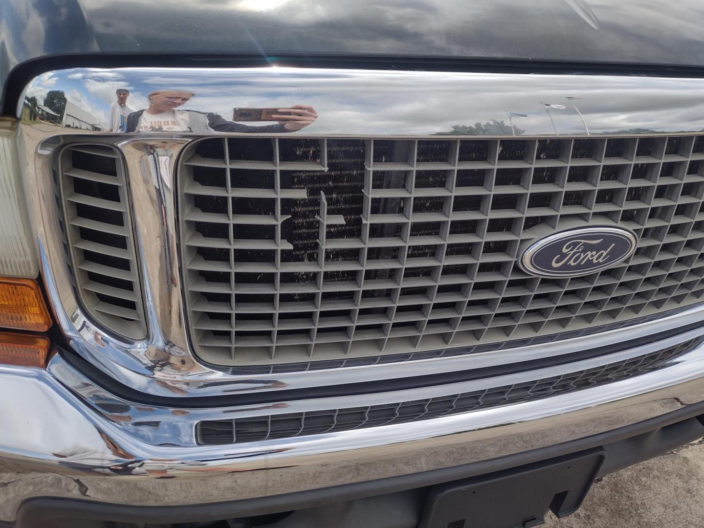 2001 DARK GREEN /TAN Ford Excursion XLT 2WD (1FMNU40S21E) with an 6.8L V10 SOHC 20V engine, 4-Speed Automatic Overdrive transmission, located at 17760 Hwy 62, Morris, OK, 74445, (918) 733-4887, 35.609104, -95.877060 - 2001 FORD EXCURSION XLT 2WD HAS THE 6.8L V10 ENGINE. FEATURES POWER DRIVER SEAT, MANUAL PASSENGER SEAT, POWER LOCKS, POWER WINDOWS, POWER MIRRORS, LEATHER INTERIOR, TOUCH SCREEN AM/FM RADIO, BLUETOOTH RADIO, AUXILLARY PORT, USB PORT, CRUISE CONTROL, 2ND AND 3RD ROW SEATING, REAR AC CONTROL, AND TRAI - Photo#36