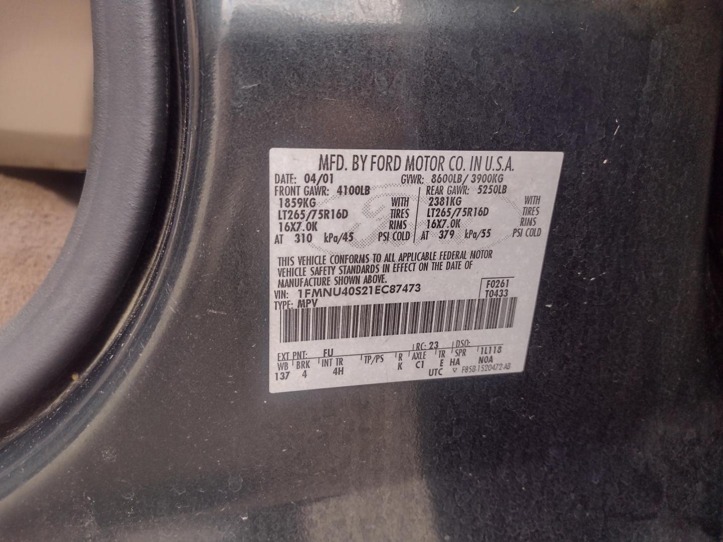 2001 DARK GREEN /TAN Ford Excursion XLT 2WD (1FMNU40S21E) with an 6.8L V10 SOHC 20V engine, 4-Speed Automatic Overdrive transmission, located at 17760 Hwy 62, Morris, OK, 74445, (918) 733-4887, 35.609104, -95.877060 - 2001 FORD EXCURSION XLT 2WD HAS THE 6.8L V10 ENGINE. FEATURES POWER DRIVER SEAT, MANUAL PASSENGER SEAT, POWER LOCKS, POWER WINDOWS, POWER MIRRORS, LEATHER INTERIOR, TOUCH SCREEN AM/FM RADIO, BLUETOOTH RADIO, AUXILLARY PORT, USB PORT, CRUISE CONTROL, 2ND AND 3RD ROW SEATING, REAR AC CONTROL, AND TRAI - Photo#31