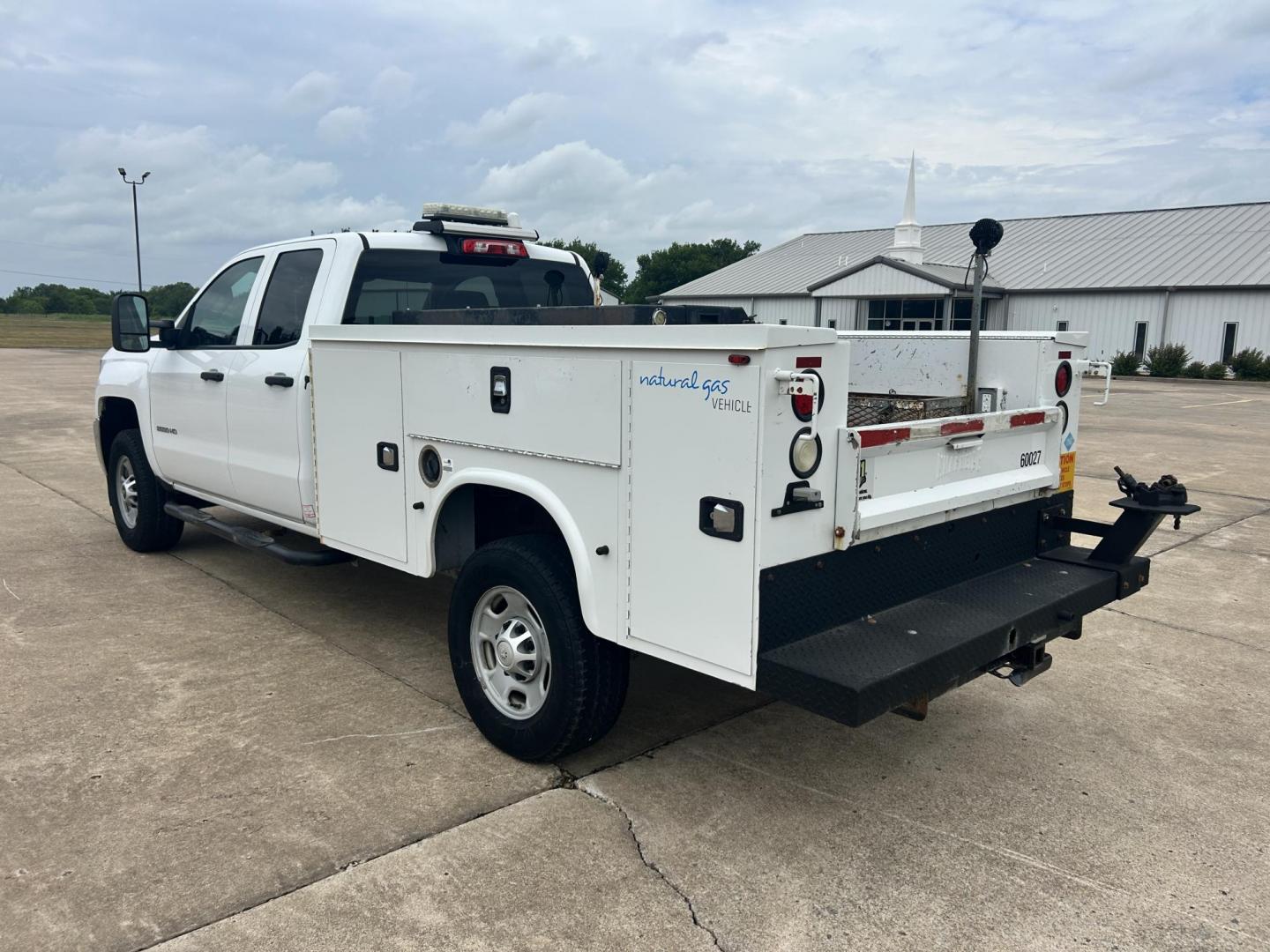 2015 White /Gray Chevrolet Silverado 2500HD Work Truck Double Cab 2WD (1GC2CUEG3FZ) with an 6.0L V8 OHV 16V FFV engine, 6-Speed Automatic transmission, located at 17760 Hwy 62, Morris, OK, 74445, (918) 733-4887, 35.609104, -95.877060 - 2015 CHEVY SILVERADO 2500 HD HAS THE 6.0L V8 AND IS 2WD. IT FEATURES POWER LOCKS, POWER WINDOWS, MANUAL SEATS, CLOTH INTERIOR, NO BACK SEAT REMOVED FOR WORK SHELVING, AM/FM RADIO, BACKUP CAMERA, TRACTION CONTOL, TOOL BED, PIPE VICE AND HITCH. IT RUNS ON CNG (COMPRESSED NATURAL GAS) OR GASOLINE. A PR - Photo#6