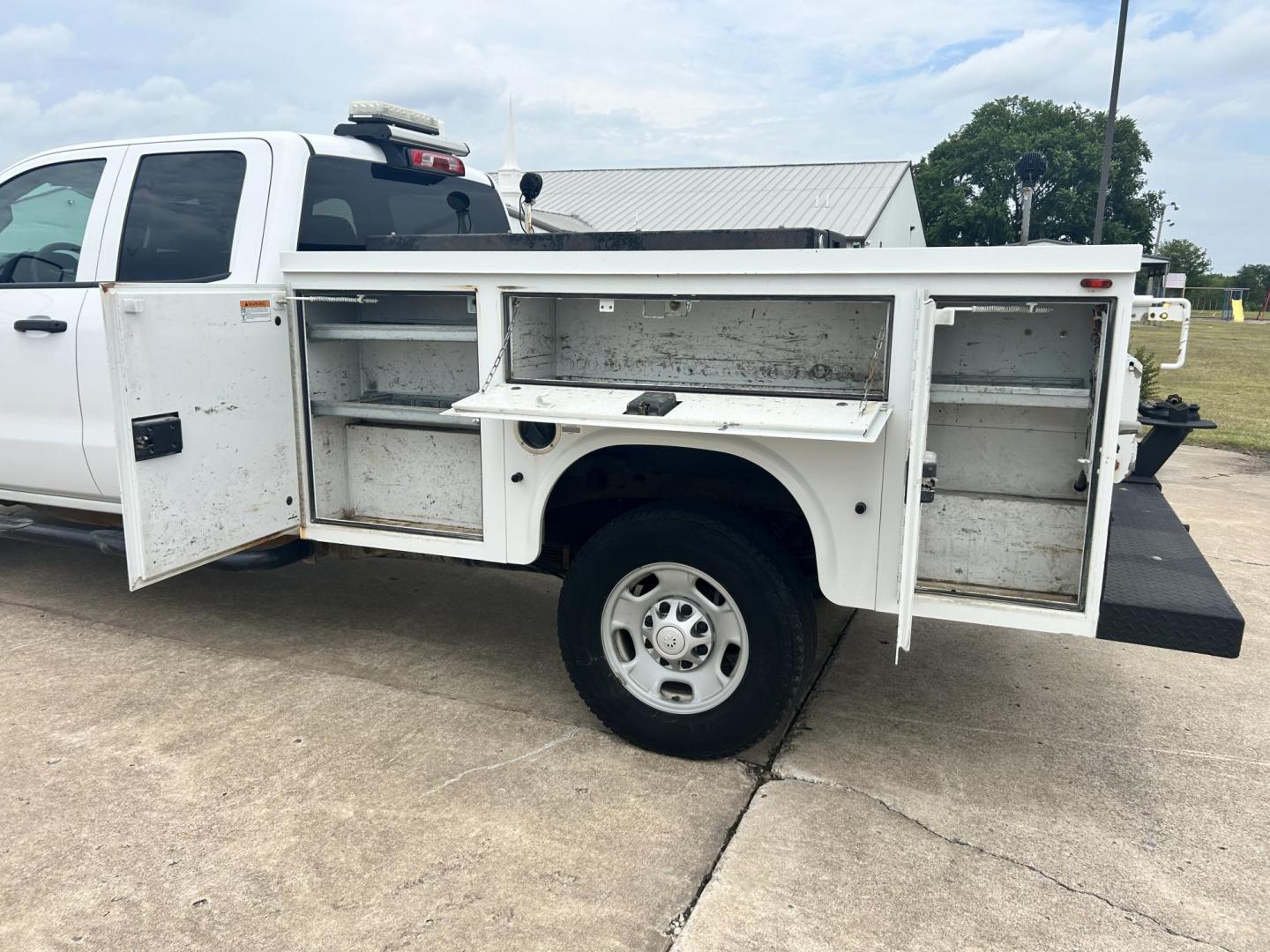 2015 White /Gray Chevrolet Silverado 2500HD Work Truck Double Cab 2WD (1GC2CUEG3FZ) with an 6.0L V8 OHV 16V FFV engine, 6-Speed Automatic transmission, located at 17760 Hwy 62, Morris, OK, 74445, (918) 733-4887, 35.609104, -95.877060 - 2015 CHEVY SILVERADO 2500 HD HAS THE 6.0L V8 AND IS 2WD. IT FEATURES POWER LOCKS, POWER WINDOWS, MANUAL SEATS, CLOTH INTERIOR, NO BACK SEAT REMOVED FOR WORK SHELVING, AM/FM RADIO, BACKUP CAMERA, TRACTION CONTOL, TOOL BED, PIPE VICE AND HITCH. IT RUNS ON CNG (COMPRESSED NATURAL GAS) OR GASOLINE. A PR - Photo#16