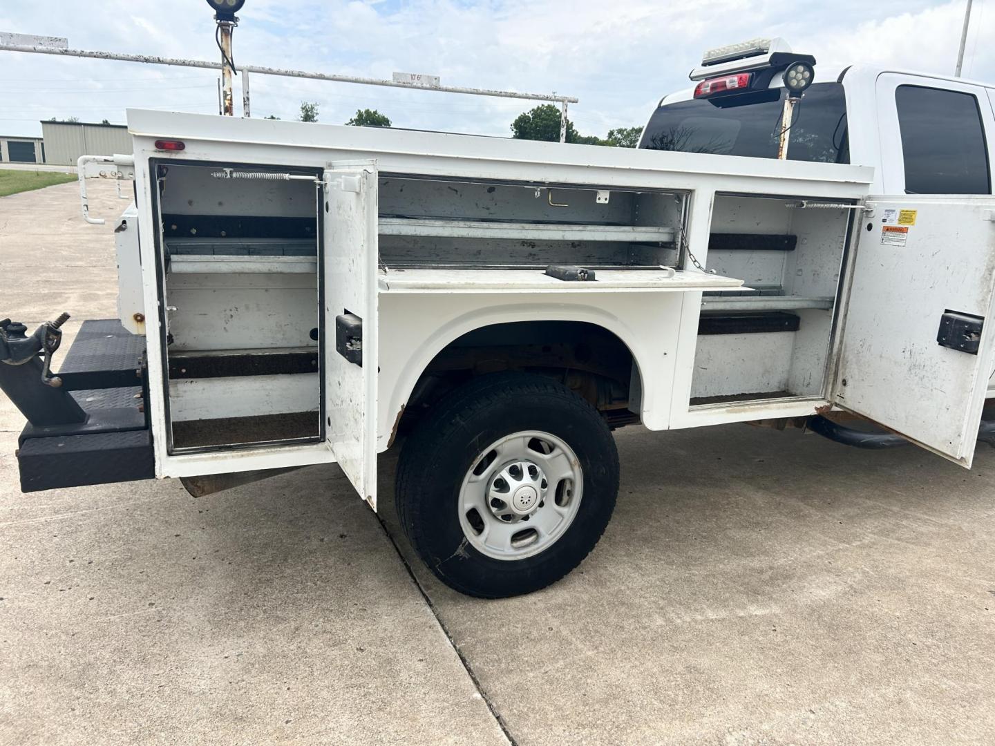 2015 White /Gray Chevrolet Silverado 2500HD Work Truck Double Cab 2WD (1GC2CUEG3FZ) with an 6.0L V8 OHV 16V FFV engine, 6-Speed Automatic transmission, located at 17760 Hwy 62, Morris, OK, 74445, (918) 733-4887, 35.609104, -95.877060 - 2015 CHEVY SILVERADO 2500 HD HAS THE 6.0L V8 AND IS 2WD. IT FEATURES POWER LOCKS, POWER WINDOWS, MANUAL SEATS, CLOTH INTERIOR, NO BACK SEAT REMOVED FOR WORK SHELVING, AM/FM RADIO, BACKUP CAMERA, TRACTION CONTOL, TOOL BED, PIPE VICE AND HITCH. IT RUNS ON CNG (COMPRESSED NATURAL GAS) OR GASOLINE. A PR - Photo#17