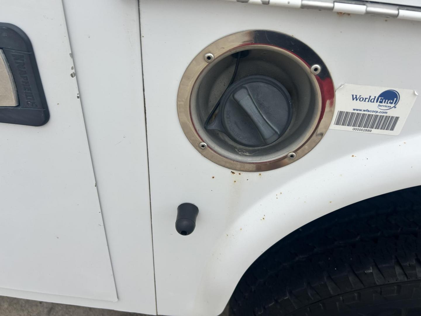 2015 White /Gray Chevrolet Silverado 2500HD Work Truck Double Cab 2WD (1GC2CUEG3FZ) with an 6.0L V8 OHV 16V FFV engine, 6-Speed Automatic transmission, located at 17760 Hwy 62, Morris, OK, 74445, (918) 733-4887, 35.609104, -95.877060 - 2015 CHEVY SILVERADO 2500 HD HAS THE 6.0L V8 AND IS 2WD. IT FEATURES POWER LOCKS, POWER WINDOWS, MANUAL SEATS, CLOTH INTERIOR, NO BACK SEAT REMOVED FOR WORK SHELVING, AM/FM RADIO, BACKUP CAMERA, TRACTION CONTOL, TOOL BED, PIPE VICE AND HITCH. IT RUNS ON CNG (COMPRESSED NATURAL GAS) OR GASOLINE. A PR - Photo#19