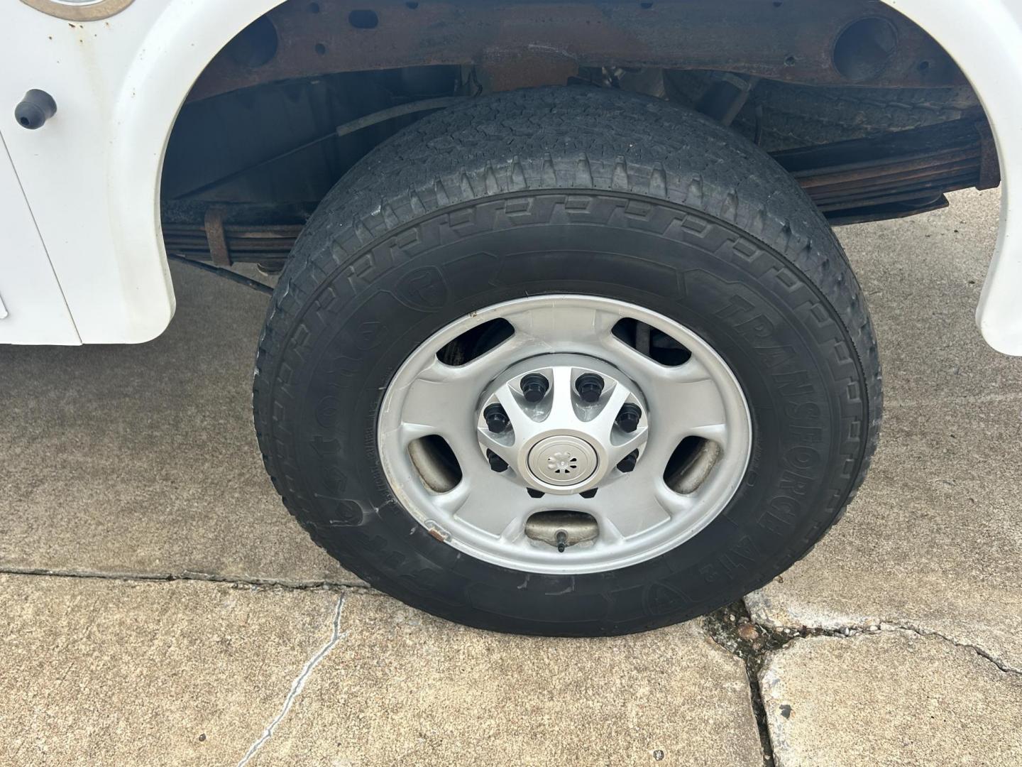 2015 White /Gray Chevrolet Silverado 2500HD Work Truck Double Cab 2WD (1GC2CUEG3FZ) with an 6.0L V8 OHV 16V FFV engine, 6-Speed Automatic transmission, located at 17760 Hwy 62, Morris, OK, 74445, (918) 733-4887, 35.609104, -95.877060 - 2015 CHEVY SILVERADO 2500 HD HAS THE 6.0L V8 AND IS 2WD. IT FEATURES POWER LOCKS, POWER WINDOWS, MANUAL SEATS, CLOTH INTERIOR, NO BACK SEAT REMOVED FOR WORK SHELVING, AM/FM RADIO, BACKUP CAMERA, TRACTION CONTOL, TOOL BED, PIPE VICE AND HITCH. IT RUNS ON CNG (COMPRESSED NATURAL GAS) OR GASOLINE. A PR - Photo#29