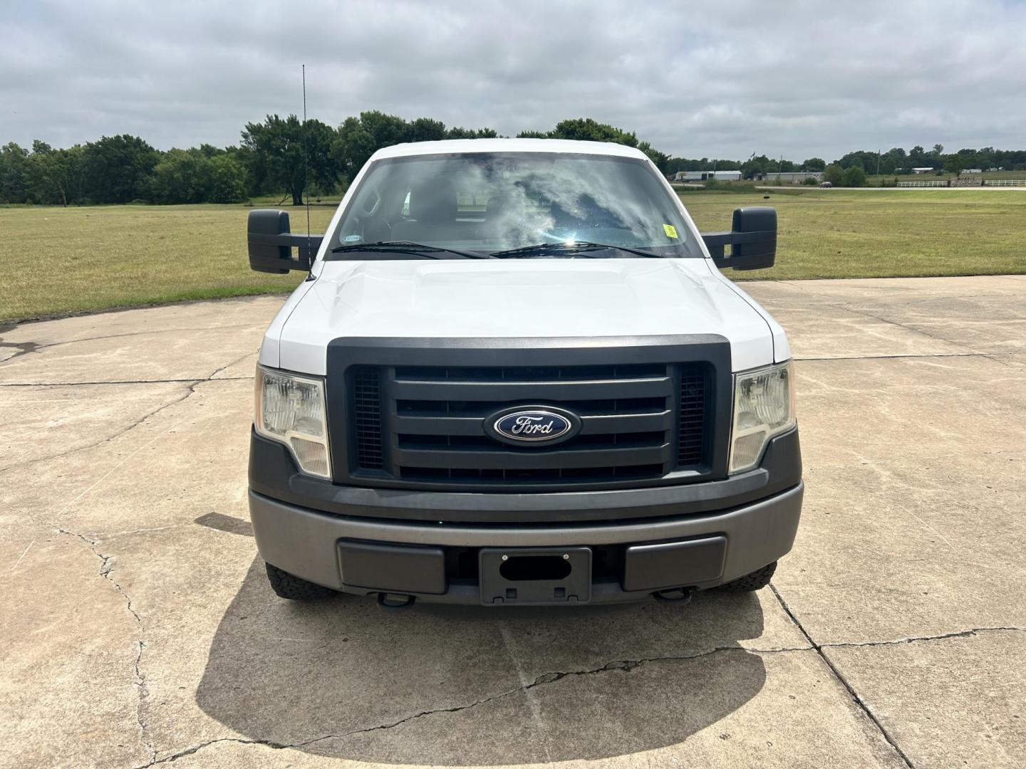 2012 White /Gray Ford F-150 XL 4WD (1FTVX1EF8CK) with an 5.0L V8 OHV 16V engine, 6-Speed Automatic transmission, located at 17760 Hwy 62, Morris, OK, 74445, (918) 733-4887, 35.609104, -95.877060 - Photo#1
