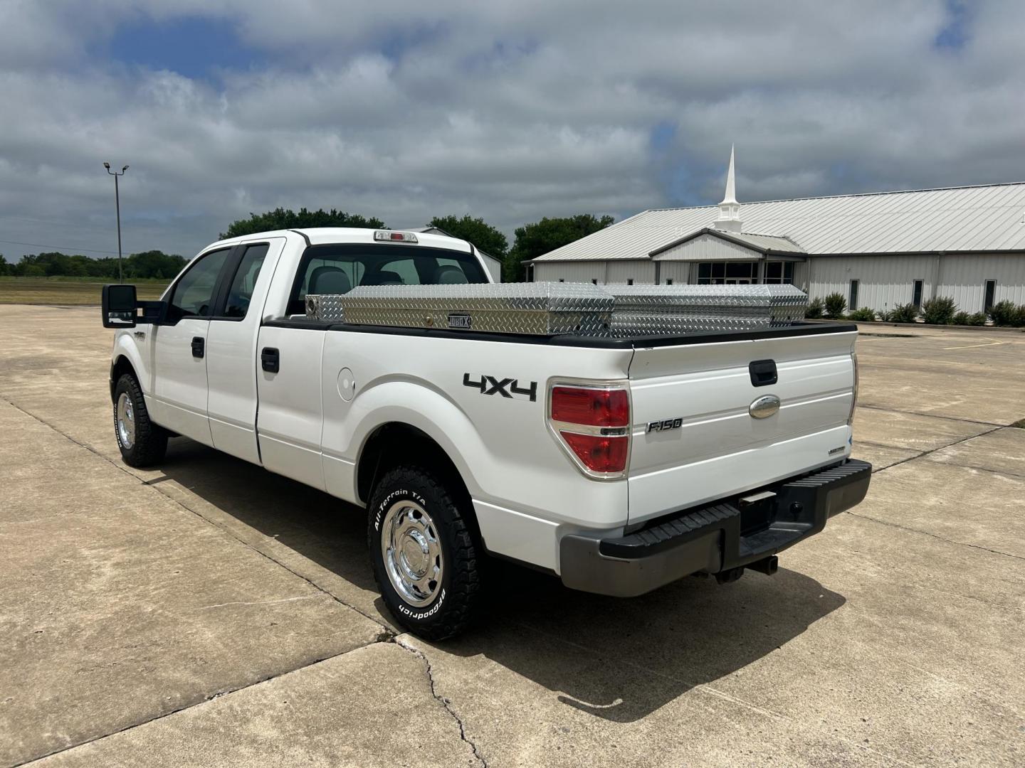 2012 White /Gray Ford F-150 XL 4WD (1FTVX1EF8CK) with an 5.0L V8 OHV 16V engine, 6-Speed Automatic transmission, located at 17760 Hwy 62, Morris, OK, 74445, (918) 733-4887, 35.609104, -95.877060 - Photo#6