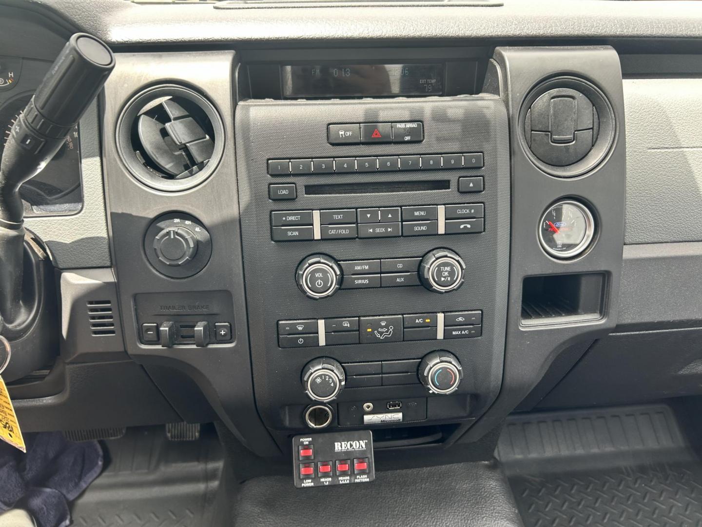2012 White /Gray Ford F-150 XL 4WD (1FTVX1EF8CK) with an 5.0L V8 OHV 16V engine, 6-Speed Automatic transmission, located at 17760 Hwy 62, Morris, OK, 74445, (918) 733-4887, 35.609104, -95.877060 - Photo#9