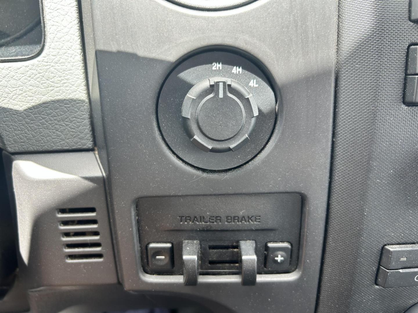 2012 White /Gray Ford F-150 XL 4WD (1FTVX1EF8CK) with an 5.0L V8 OHV 16V engine, 6-Speed Automatic transmission, located at 17760 Hwy 62, Morris, OK, 74445, (918) 733-4887, 35.609104, -95.877060 - Photo#11