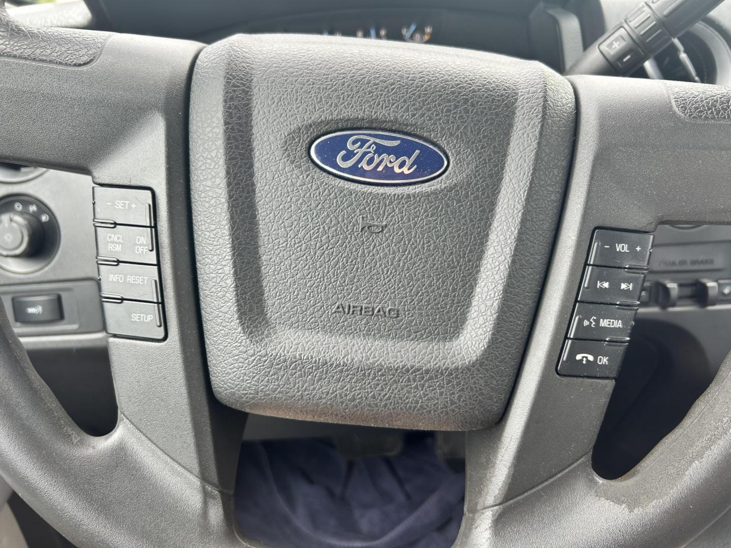 2012 White /Gray Ford F-150 XL 4WD (1FTVX1EF8CK) with an 5.0L V8 OHV 16V engine, 6-Speed Automatic transmission, located at 17760 Hwy 62, Morris, OK, 74445, (918) 733-4887, 35.609104, -95.877060 - Photo#14