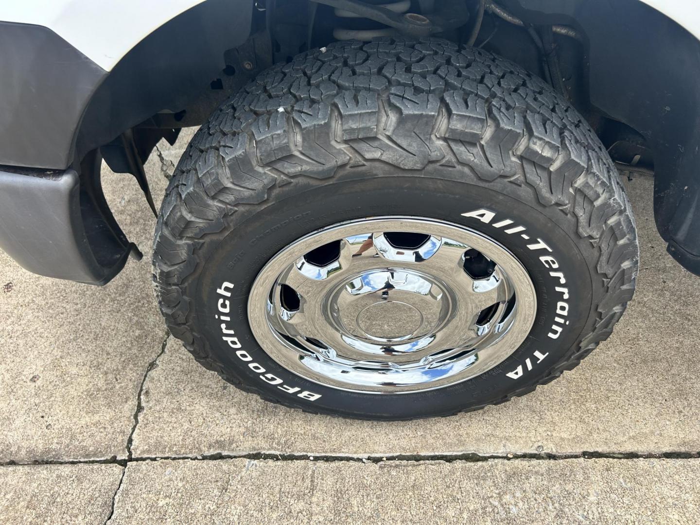 2012 White /Gray Ford F-150 XL 4WD (1FTVX1EF8CK) with an 5.0L V8 OHV 16V engine, 6-Speed Automatic transmission, located at 17760 Hwy 62, Morris, OK, 74445, (918) 733-4887, 35.609104, -95.877060 - Photo#29