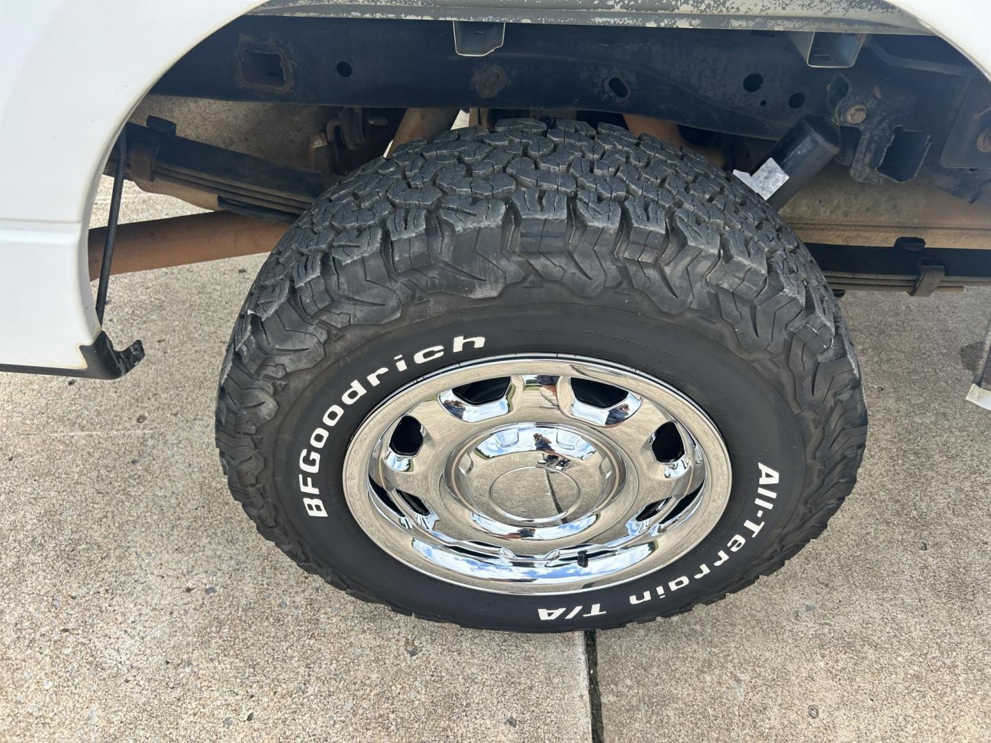 2012 White /Gray Ford F-150 XL 4WD (1FTVX1EF8CK) with an 5.0L V8 OHV 16V engine, 6-Speed Automatic transmission, located at 17760 Hwy 62, Morris, OK, 74445, (918) 733-4887, 35.609104, -95.877060 - Photo#31