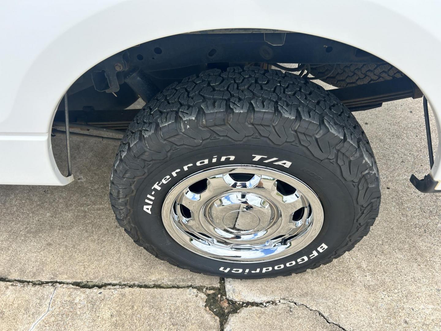 2012 White /Gray Ford F-150 XL 4WD (1FTVX1EF8CK) with an 5.0L V8 OHV 16V engine, 6-Speed Automatic transmission, located at 17760 Hwy 62, Morris, OK, 74445, (918) 733-4887, 35.609104, -95.877060 - Photo#32