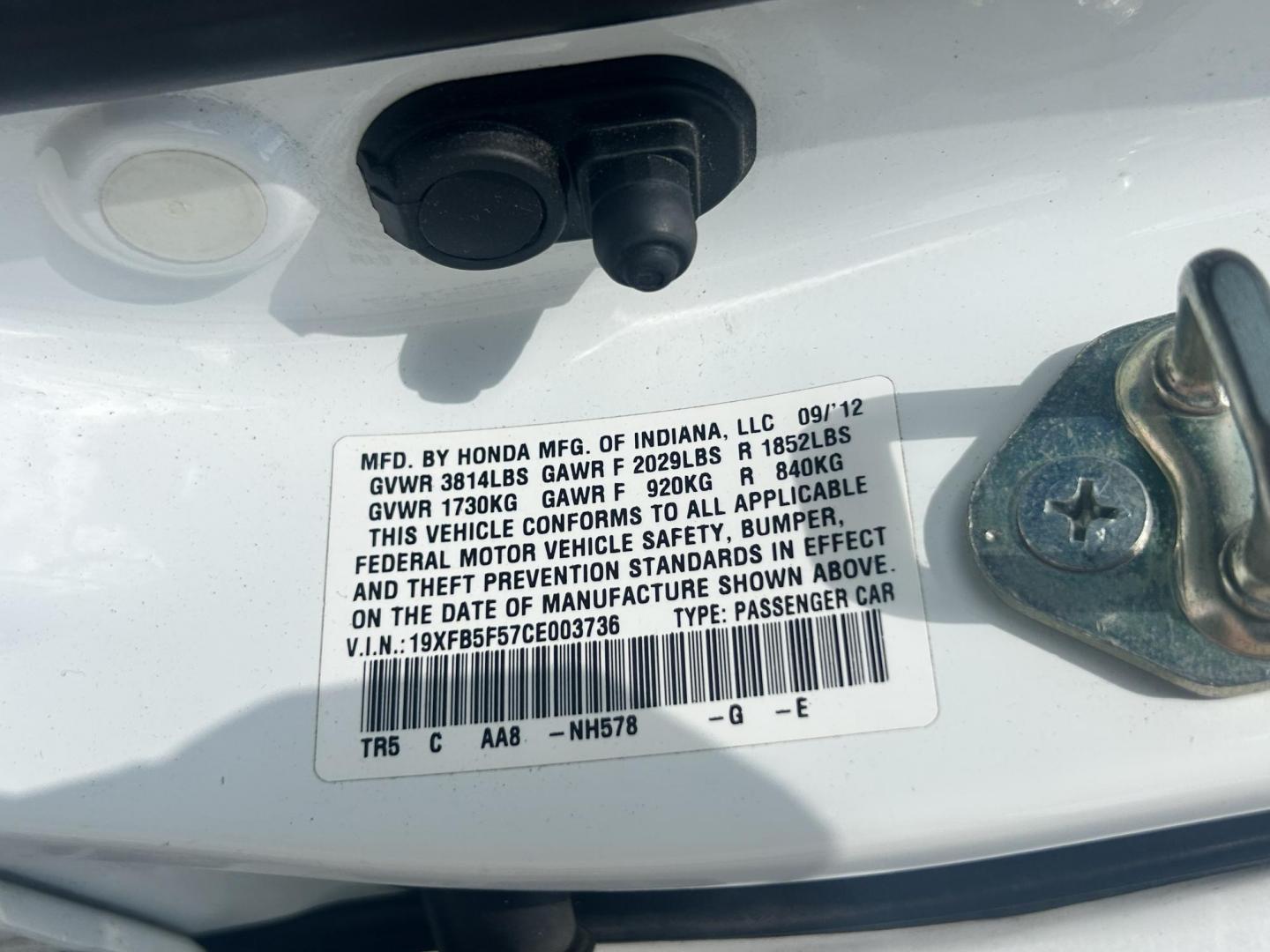 2012 White /Gray Honda Civic CNG Sedan 5-Speed AT (19XFB5F57CE) with an 1.8L L4 SOHC 16V CNG engine, 5-Speed Automatic transmission, located at 17760 Hwy 62, Morris, OK, 74445, (918) 733-4887, 35.609104, -95.877060 - 2012 HONDA CIVIC DEDICATED CNG HAS A 1.8L 4 CYLINDER ENGINE AND IS 2WD. HAS KEYLESS REMOTE ENTRY, MANUAL SEATS, POWER LOCKS, POWER MIRRORS, POWER WINDOWS. HAS AM/FM RADIO, CD PLAYER, BLUETOOTH HANDS-FREE CALLING, AUX PORT, USB PORT, CRUISE CONTROL, AND TRACTION CONTROL. 33,146 MILES. 195/65R15 TIRES - Photo#27