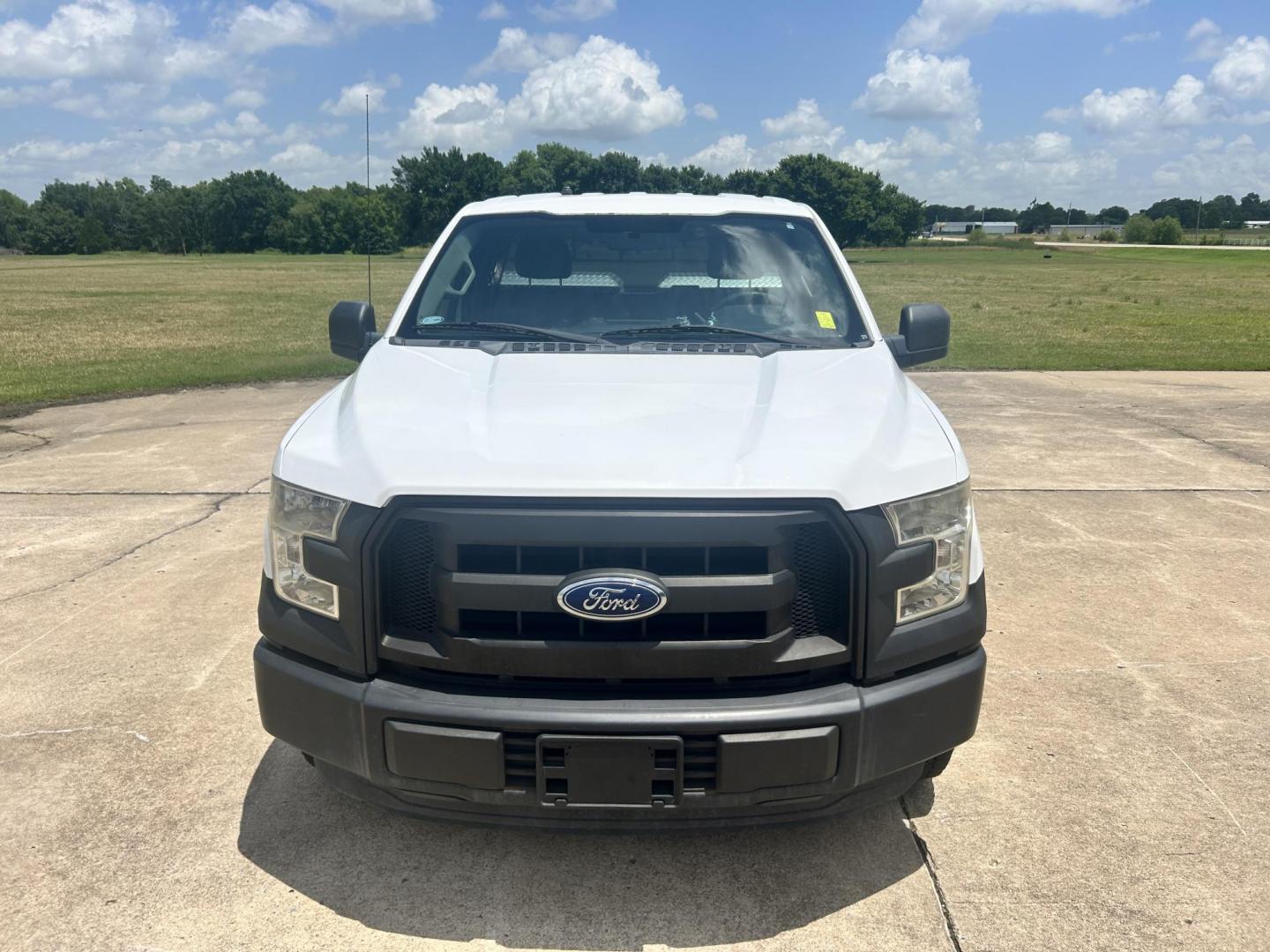 2016 White /Gray Ford F-150 XL 6.5-ft. Bed 2WD (1FTMF1CF9GK) with an 5.0L V8 engine, 6A transmission, located at 17760 Hwy 62, Morris, OK, 74445, (918) 733-4887, 35.609104, -95.877060 - 2016 FORD F150 XL 6.5FT BED 2WD WITH THE 5.0 V8 ENGINE. FEATURES A REMOTE KEYLESS ENTRY, POWER LOCKS, POWER WINDOWS, POWER MIRRORS, MANUEL SEATS, CLOTH SEATS, BACKUP CAMERA, AM/FM RADIO, CD PLAYER, AUXILIARY PORT, TRACTION CONTROL, BEDLINER, AND JOBOX TOOL BOX. 245/70R17 TIRES AND ONLY 86,390 MILES - Photo#1