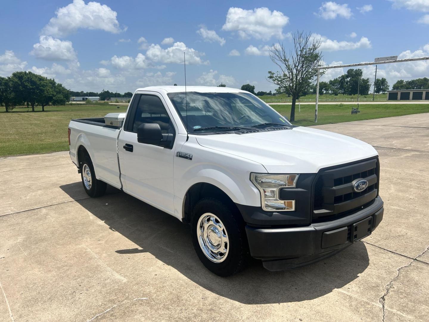 2016 White /Gray Ford F-150 XL 6.5-ft. Bed 2WD (1FTMF1CF9GK) with an 5.0L V8 engine, 6A transmission, located at 17760 Hwy 62, Morris, OK, 74445, (918) 733-4887, 35.609104, -95.877060 - 2016 FORD F150 XL 6.5FT BED 2WD WITH THE 5.0 V8 ENGINE. FEATURES A REMOTE KEYLESS ENTRY, POWER LOCKS, POWER WINDOWS, POWER MIRRORS, MANUEL SEATS, CLOTH SEATS, BACKUP CAMERA, AM/FM RADIO, CD PLAYER, AUXILIARY PORT, TRACTION CONTROL, BEDLINER, AND JOBOX TOOL BOX. 245/70R17 TIRES AND ONLY 86,390 MILES - Photo#2