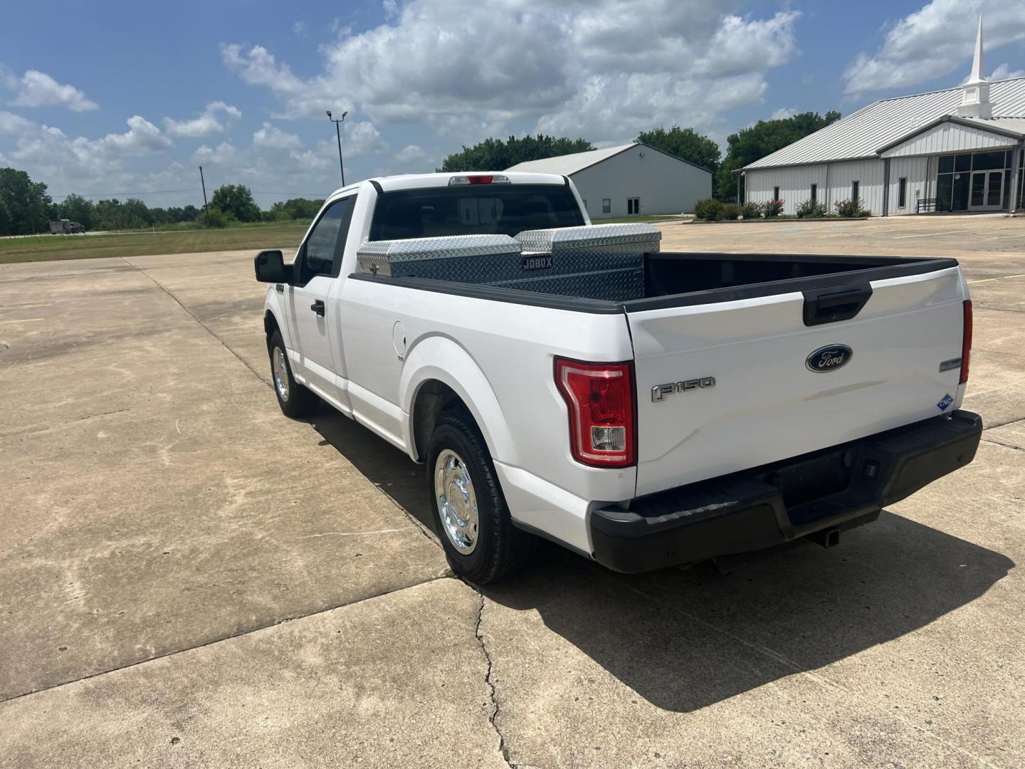 2016 White /Gray Ford F-150 XL 6.5-ft. Bed 2WD (1FTMF1CF9GK) with an 5.0L V8 engine, 6A transmission, located at 17760 Hwy 62, Morris, OK, 74445, (918) 733-4887, 35.609104, -95.877060 - 2016 FORD F150 XL 6.5FT BED 2WD WITH THE 5.0 V8 ENGINE. FEATURES A REMOTE KEYLESS ENTRY, POWER LOCKS, POWER WINDOWS, POWER MIRRORS, MANUEL SEATS, CLOTH SEATS, BACKUP CAMERA, AM/FM RADIO, CD PLAYER, AUXILIARY PORT, TRACTION CONTROL, BEDLINER, AND JOBOX TOOL BOX. 245/70R17 TIRES AND ONLY 86,390 MILES - Photo#6