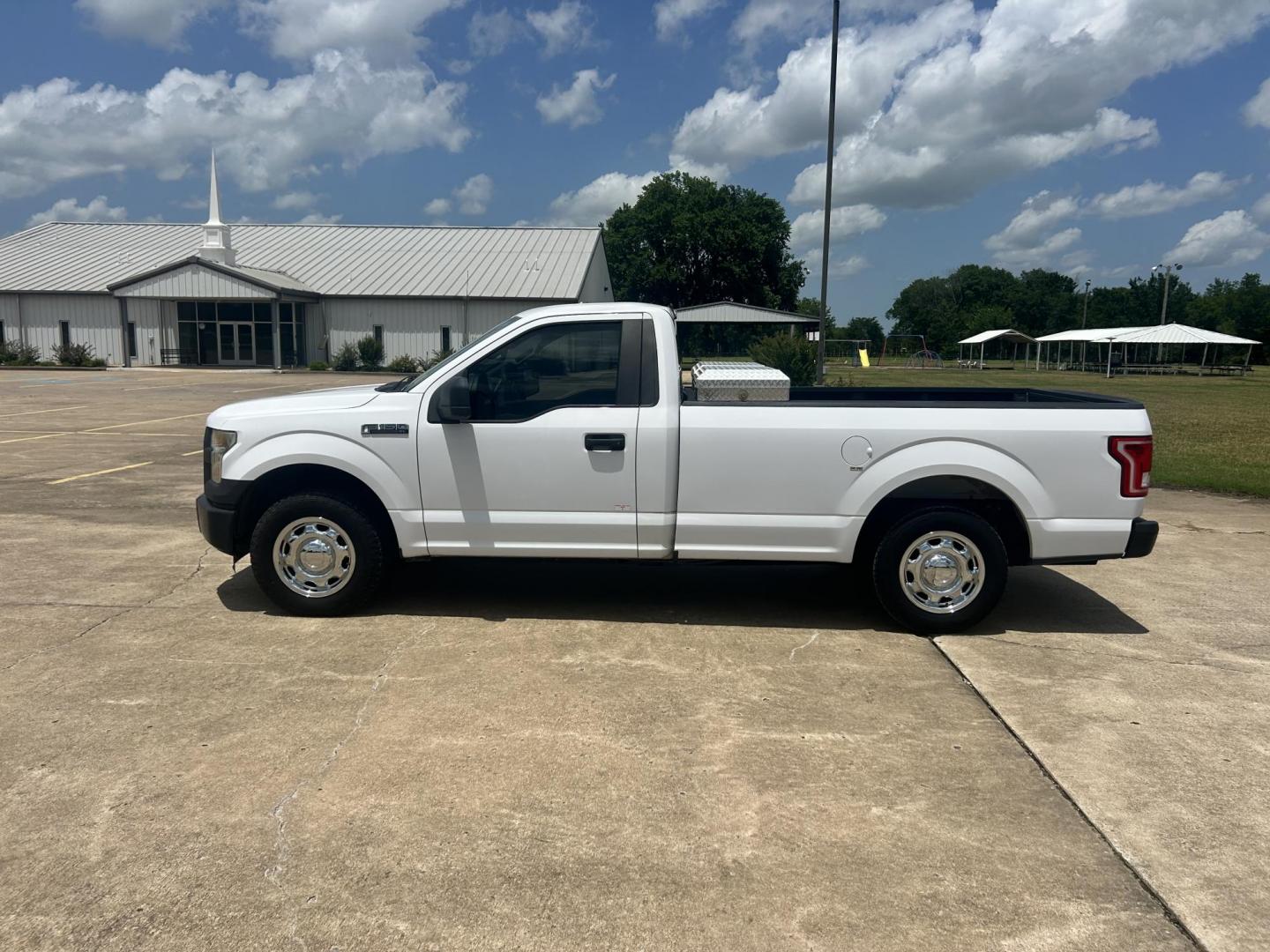 2016 White /Gray Ford F-150 XL 6.5-ft. Bed 2WD (1FTMF1CF9GK) with an 5.0L V8 engine, 6A transmission, located at 17760 Hwy 62, Morris, OK, 74445, (918) 733-4887, 35.609104, -95.877060 - 2016 FORD F150 XL 6.5FT BED 2WD WITH THE 5.0 V8 ENGINE. FEATURES A REMOTE KEYLESS ENTRY, POWER LOCKS, POWER WINDOWS, POWER MIRRORS, MANUEL SEATS, CLOTH SEATS, BACKUP CAMERA, AM/FM RADIO, CD PLAYER, AUXILIARY PORT, TRACTION CONTROL, BEDLINER, AND JOBOX TOOL BOX. 245/70R17 TIRES AND ONLY 86,390 MILES - Photo#7