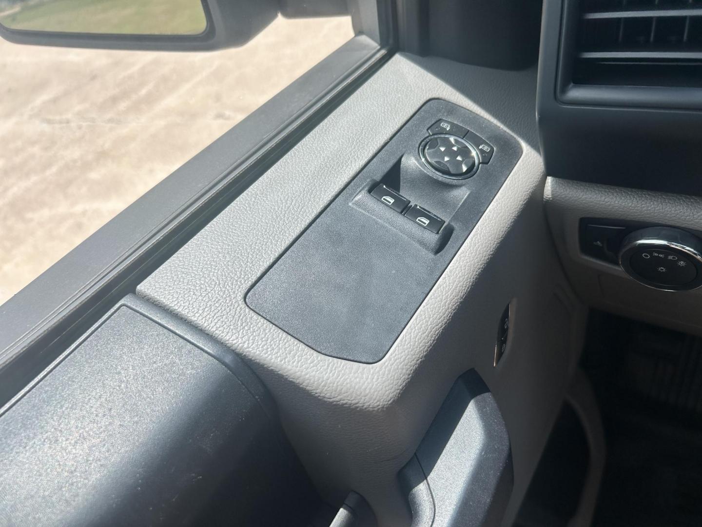 2016 White /Gray Ford F-150 XL 6.5-ft. Bed 2WD (1FTMF1CF9GK) with an 5.0L V8 engine, 6A transmission, located at 17760 Hwy 62, Morris, OK, 74445, (918) 733-4887, 35.609104, -95.877060 - 2016 FORD F150 XL 6.5FT BED 2WD WITH THE 5.0 V8 ENGINE. FEATURES A REMOTE KEYLESS ENTRY, POWER LOCKS, POWER WINDOWS, POWER MIRRORS, MANUEL SEATS, CLOTH SEATS, BACKUP CAMERA, AM/FM RADIO, CD PLAYER, AUXILIARY PORT, TRACTION CONTROL, BEDLINER, AND JOBOX TOOL BOX. 245/70R17 TIRES AND ONLY 86,390 MILES - Photo#9