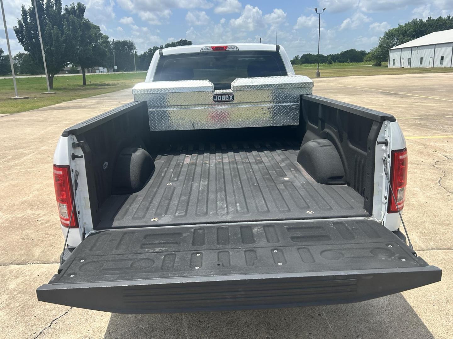 2016 White /Gray Ford F-150 XL 6.5-ft. Bed 2WD (1FTMF1CF9GK) with an 5.0L V8 engine, 6A transmission, located at 17760 Hwy 62, Morris, OK, 74445, (918) 733-4887, 35.609104, -95.877060 - 2016 FORD F150 XL 6.5FT BED 2WD WITH THE 5.0 V8 ENGINE. FEATURES A REMOTE KEYLESS ENTRY, POWER LOCKS, POWER WINDOWS, POWER MIRRORS, MANUEL SEATS, CLOTH SEATS, BACKUP CAMERA, AM/FM RADIO, CD PLAYER, AUXILIARY PORT, TRACTION CONTROL, BEDLINER, AND JOBOX TOOL BOX. 245/70R17 TIRES AND ONLY 86,390 MILES - Photo#13