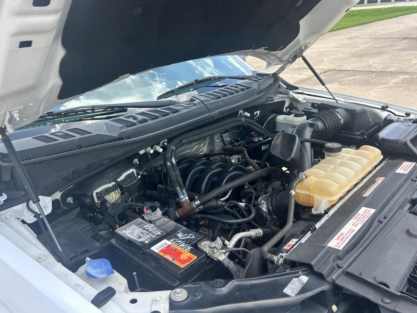 2016 White /Gray Ford F-150 XL 6.5-ft. Bed 2WD (1FTMF1CF9GK) with an 5.0L V8 engine, 6A transmission, located at 17760 Hwy 62, Morris, OK, 74445, (918) 733-4887, 35.609104, -95.877060 - 2016 FORD F150 XL 6.5FT BED 2WD WITH THE 5.0 V8 ENGINE. FEATURES A REMOTE KEYLESS ENTRY, POWER LOCKS, POWER WINDOWS, POWER MIRRORS, MANUEL SEATS, CLOTH SEATS, BACKUP CAMERA, AM/FM RADIO, CD PLAYER, AUXILIARY PORT, TRACTION CONTROL, BEDLINER, AND JOBOX TOOL BOX. 245/70R17 TIRES AND ONLY 86,390 MILES - Photo#19