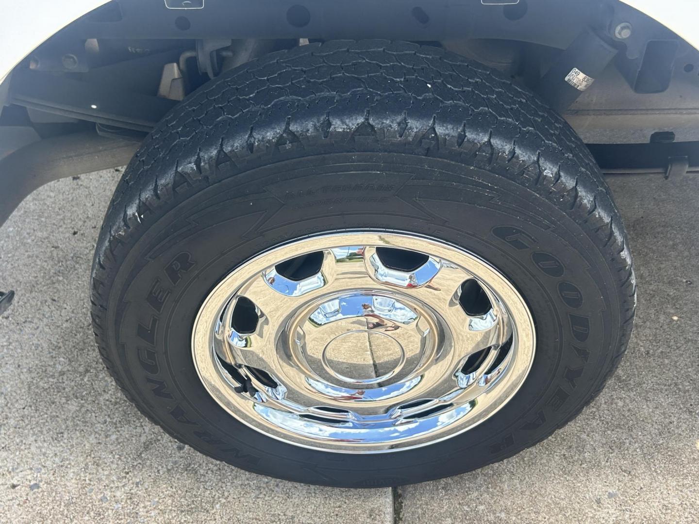 2016 White /Gray Ford F-150 XL 6.5-ft. Bed 2WD (1FTMF1CF9GK) with an 5.0L V8 engine, 6A transmission, located at 17760 Hwy 62, Morris, OK, 74445, (918) 733-4887, 35.609104, -95.877060 - 2016 FORD F150 XL 6.5FT BED 2WD WITH THE 5.0 V8 ENGINE. FEATURES A REMOTE KEYLESS ENTRY, POWER LOCKS, POWER WINDOWS, POWER MIRRORS, MANUEL SEATS, CLOTH SEATS, BACKUP CAMERA, AM/FM RADIO, CD PLAYER, AUXILIARY PORT, TRACTION CONTROL, BEDLINER, AND JOBOX TOOL BOX. 245/70R17 TIRES AND ONLY 86,390 MILES - Photo#23
