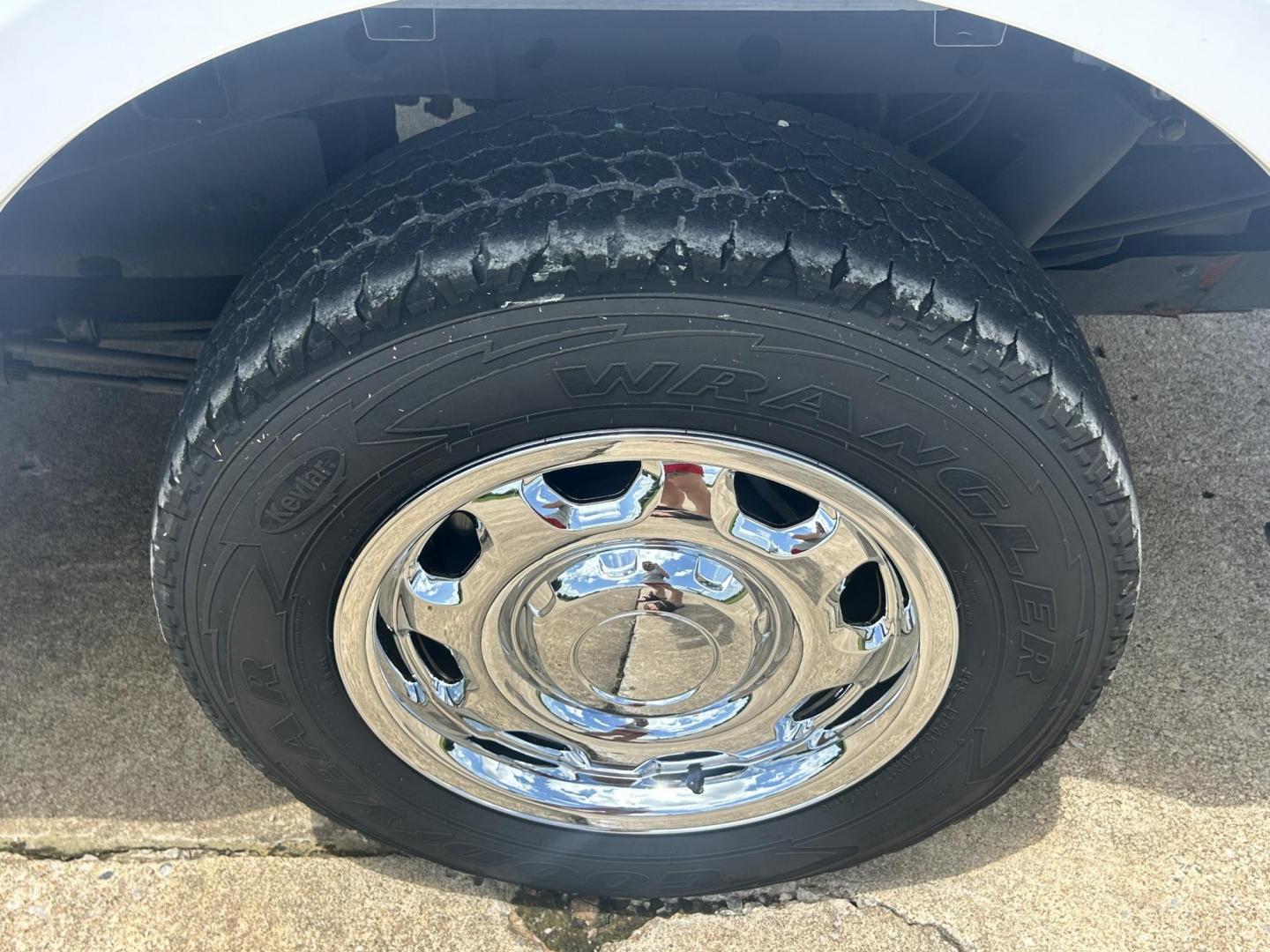 2016 White /Gray Ford F-150 XL 6.5-ft. Bed 2WD (1FTMF1CF9GK) with an 5.0L V8 engine, 6A transmission, located at 17760 Hwy 62, Morris, OK, 74445, (918) 733-4887, 35.609104, -95.877060 - 2016 FORD F150 XL 6.5FT BED 2WD WITH THE 5.0 V8 ENGINE. FEATURES A REMOTE KEYLESS ENTRY, POWER LOCKS, POWER WINDOWS, POWER MIRRORS, MANUEL SEATS, CLOTH SEATS, BACKUP CAMERA, AM/FM RADIO, CD PLAYER, AUXILIARY PORT, TRACTION CONTROL, BEDLINER, AND JOBOX TOOL BOX. 245/70R17 TIRES AND ONLY 86,390 MILES - Photo#24