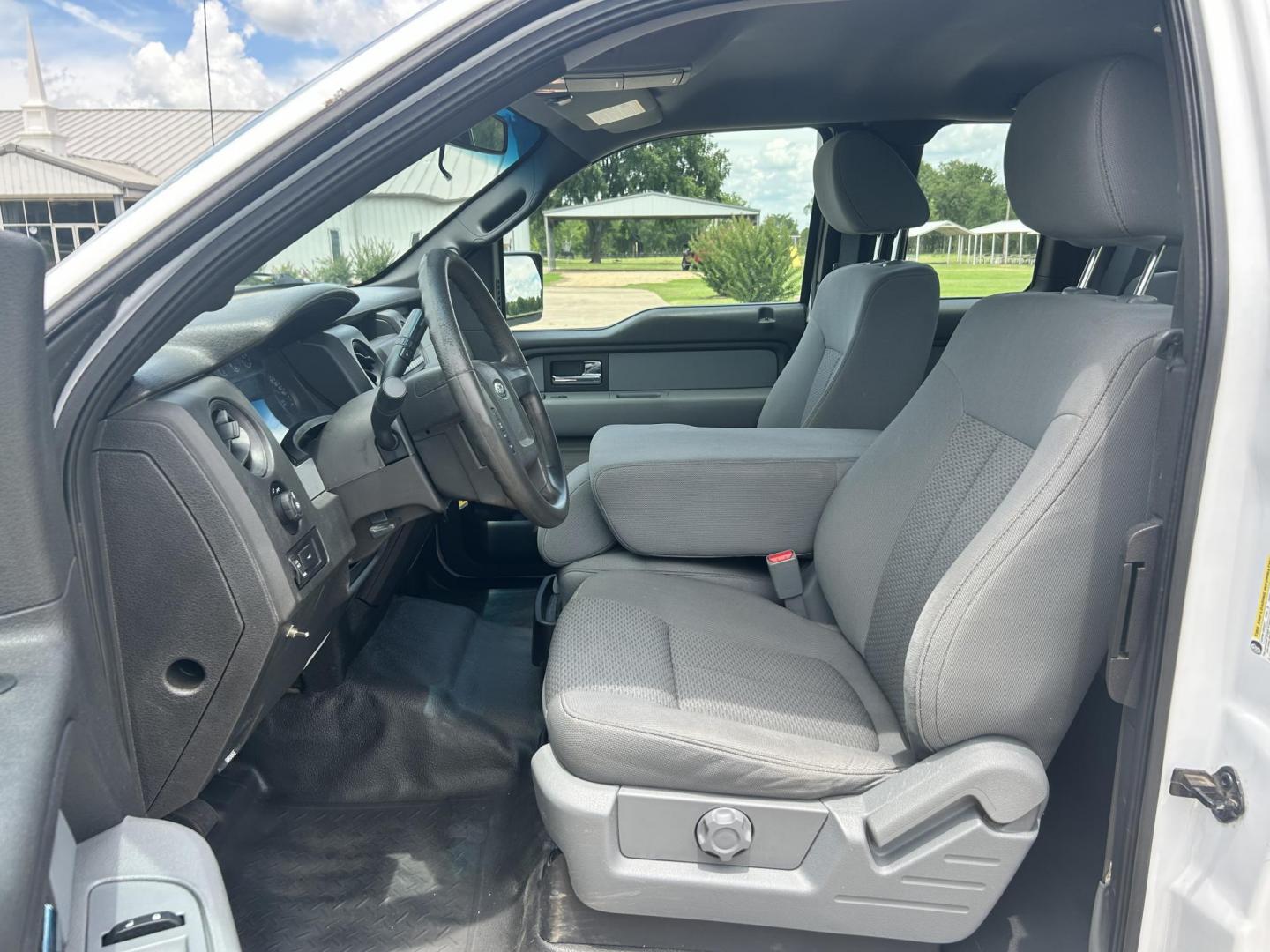 2014 White /Gray Ford F-150 (1FTEX1EM6EK) with an 3.7L V6 DOHC 24V engine, 6-Speed Automatic transmission, located at 17760 Hwy 62, Morris, OK, 74445, (918) 733-4887, 35.609104, -95.877060 - 2014 FORD F-150 XL EXTENDED CAB. 4WD 3.7L V6 BI-FUEL SYSTEM RUNS ON CNG OR GASOLINE. FEATURES KEYLESS REMOTE ENTRY, POWER LOCKS, POWER WINDOWS, AM/FM STEREO, SIRIUS XM STEREO, CD PLAYER, AUXILLARY PORT, CRUISE CONTROL, TRACTION CONTROL, MULTI-FUNCTIONING STEERING WHEEL CONTROLS, TRAILER HITCH, AND - Photo#8