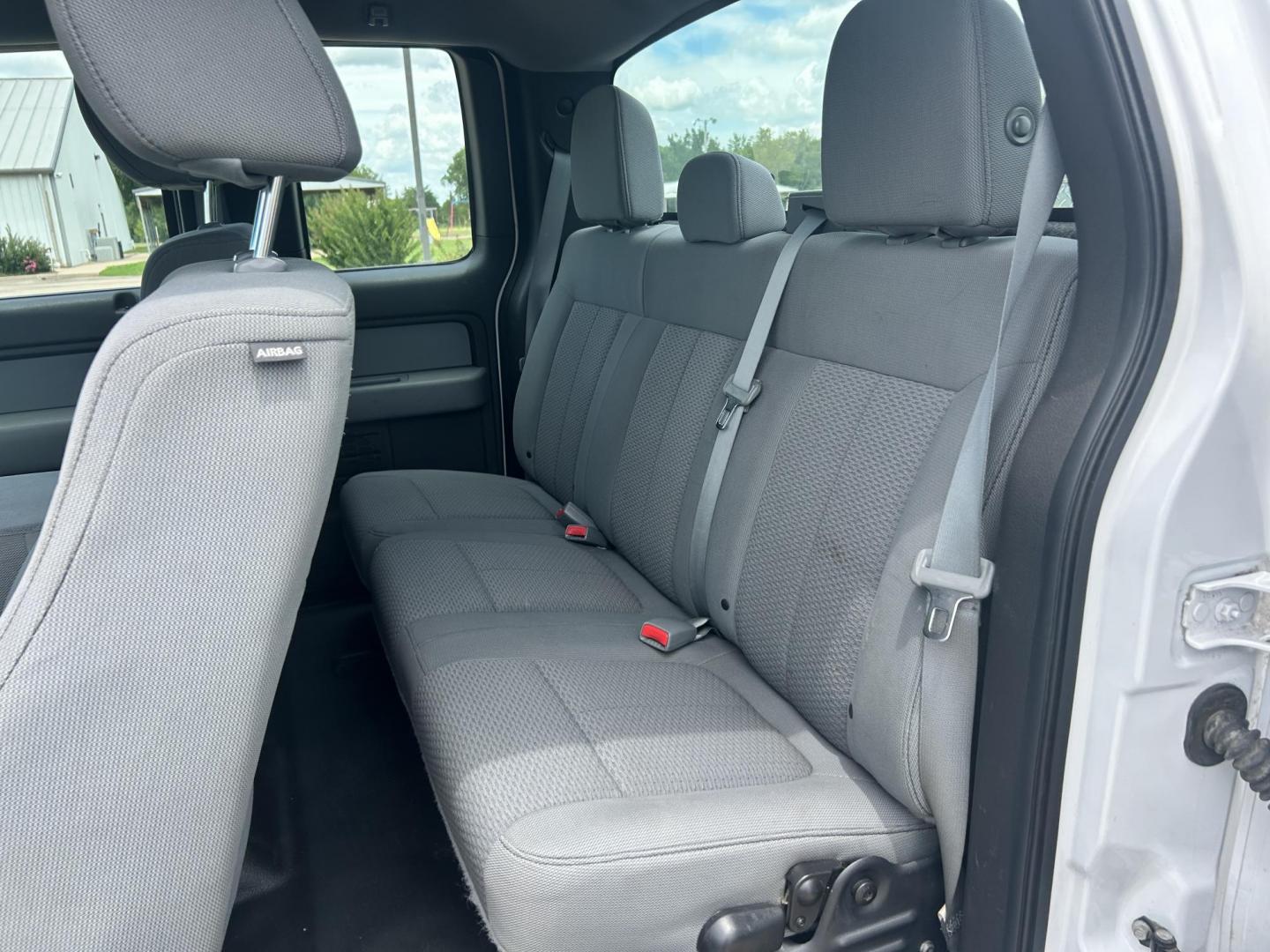 2014 White /Gray Ford F-150 (1FTEX1EM6EK) with an 3.7L V6 DOHC 24V engine, 6-Speed Automatic transmission, located at 17760 Hwy 62, Morris, OK, 74445, (918) 733-4887, 35.609104, -95.877060 - 2014 FORD F-150 XL EXTENDED CAB. 4WD 3.7L V6 BI-FUEL SYSTEM RUNS ON CNG OR GASOLINE. FEATURES KEYLESS REMOTE ENTRY, POWER LOCKS, POWER WINDOWS, AM/FM STEREO, SIRIUS XM STEREO, CD PLAYER, AUXILLARY PORT, CRUISE CONTROL, TRACTION CONTROL, MULTI-FUNCTIONING STEERING WHEEL CONTROLS, TRAILER HITCH, AND - Photo#18