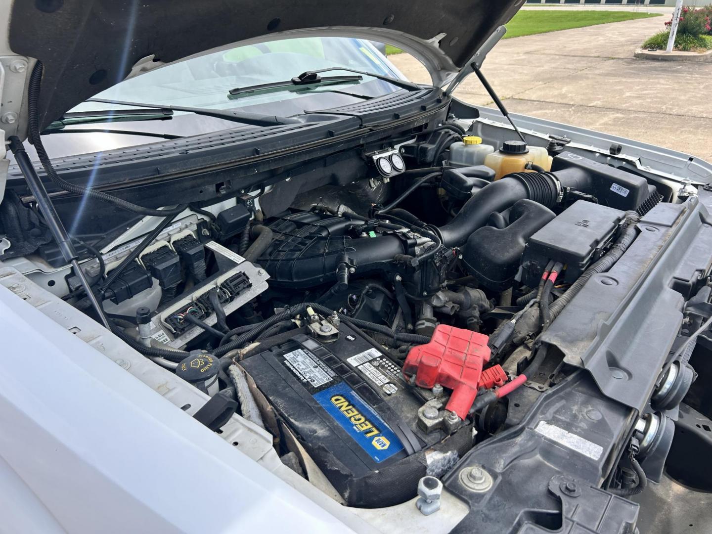 2014 White /Gray Ford F-150 (1FTEX1EM6EK) with an 3.7L V6 DOHC 24V engine, 6-Speed Automatic transmission, located at 17760 Hwy 62, Morris, OK, 74445, (918) 733-4887, 35.609104, -95.877060 - 2014 FORD F-150 XL EXTENDED CAB. 4WD 3.7L V6 BI-FUEL SYSTEM RUNS ON CNG OR GASOLINE. FEATURES KEYLESS REMOTE ENTRY, POWER LOCKS, POWER WINDOWS, AM/FM STEREO, SIRIUS XM STEREO, CD PLAYER, AUXILLARY PORT, CRUISE CONTROL, TRACTION CONTROL, MULTI-FUNCTIONING STEERING WHEEL CONTROLS, TRAILER HITCH, AND - Photo#24