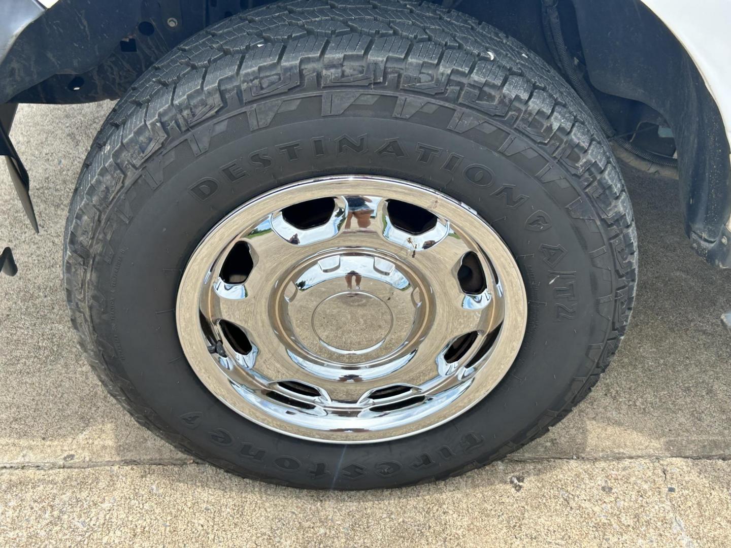 2014 White /Gray Ford F-150 (1FTEX1EM6EK) with an 3.7L V6 DOHC 24V engine, 6-Speed Automatic transmission, located at 17760 Hwy 62, Morris, OK, 74445, (918) 733-4887, 35.609104, -95.877060 - 2014 FORD F-150 XL EXTENDED CAB. 4WD 3.7L V6 BI-FUEL SYSTEM RUNS ON CNG OR GASOLINE. FEATURES KEYLESS REMOTE ENTRY, POWER LOCKS, POWER WINDOWS, AM/FM STEREO, SIRIUS XM STEREO, CD PLAYER, AUXILLARY PORT, CRUISE CONTROL, TRACTION CONTROL, MULTI-FUNCTIONING STEERING WHEEL CONTROLS, TRAILER HITCH, AND - Photo#28