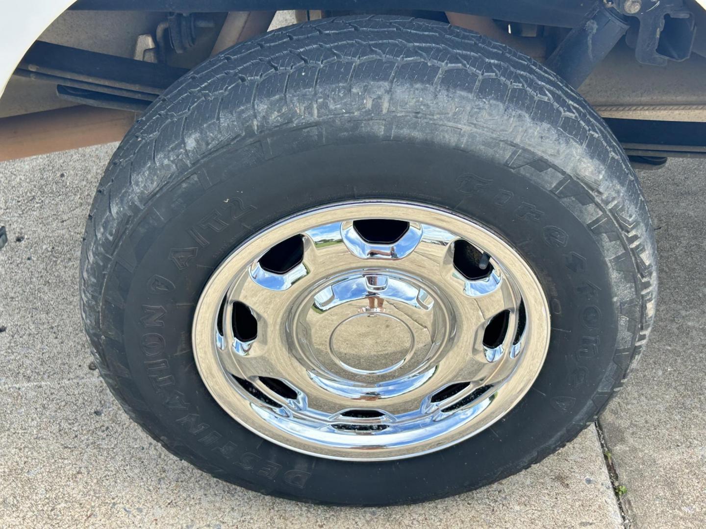 2014 White /Gray Ford F-150 (1FTEX1EM6EK) with an 3.7L V6 DOHC 24V engine, 6-Speed Automatic transmission, located at 17760 Hwy 62, Morris, OK, 74445, (918) 733-4887, 35.609104, -95.877060 - 2014 FORD F-150 XL EXTENDED CAB. 4WD 3.7L V6 BI-FUEL SYSTEM RUNS ON CNG OR GASOLINE. FEATURES KEYLESS REMOTE ENTRY, POWER LOCKS, POWER WINDOWS, AM/FM STEREO, SIRIUS XM STEREO, CD PLAYER, AUXILLARY PORT, CRUISE CONTROL, TRACTION CONTROL, MULTI-FUNCTIONING STEERING WHEEL CONTROLS, TRAILER HITCH, AND - Photo#30