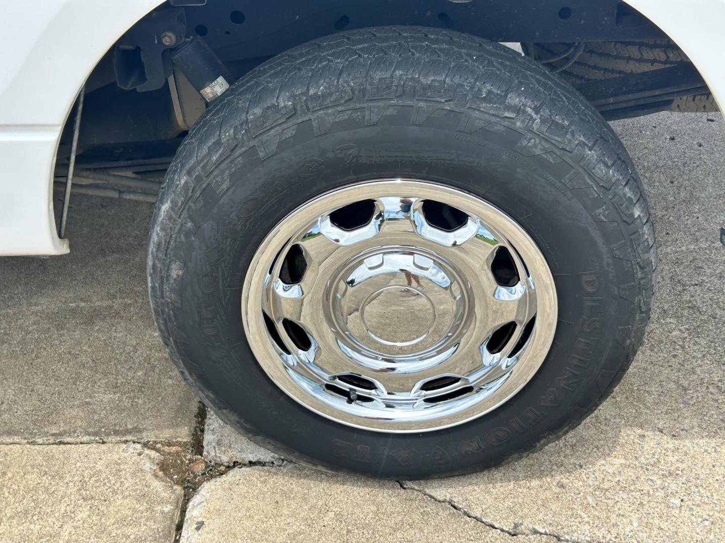 2014 White /Gray Ford F-150 (1FTEX1EM6EK) with an 3.7L V6 DOHC 24V engine, 6-Speed Automatic transmission, located at 17760 Hwy 62, Morris, OK, 74445, (918) 733-4887, 35.609104, -95.877060 - 2014 FORD F-150 XL EXTENDED CAB. 4WD 3.7L V6 BI-FUEL SYSTEM RUNS ON CNG OR GASOLINE. FEATURES KEYLESS REMOTE ENTRY, POWER LOCKS, POWER WINDOWS, AM/FM STEREO, SIRIUS XM STEREO, CD PLAYER, AUXILLARY PORT, CRUISE CONTROL, TRACTION CONTROL, MULTI-FUNCTIONING STEERING WHEEL CONTROLS, TRAILER HITCH, AND - Photo#31