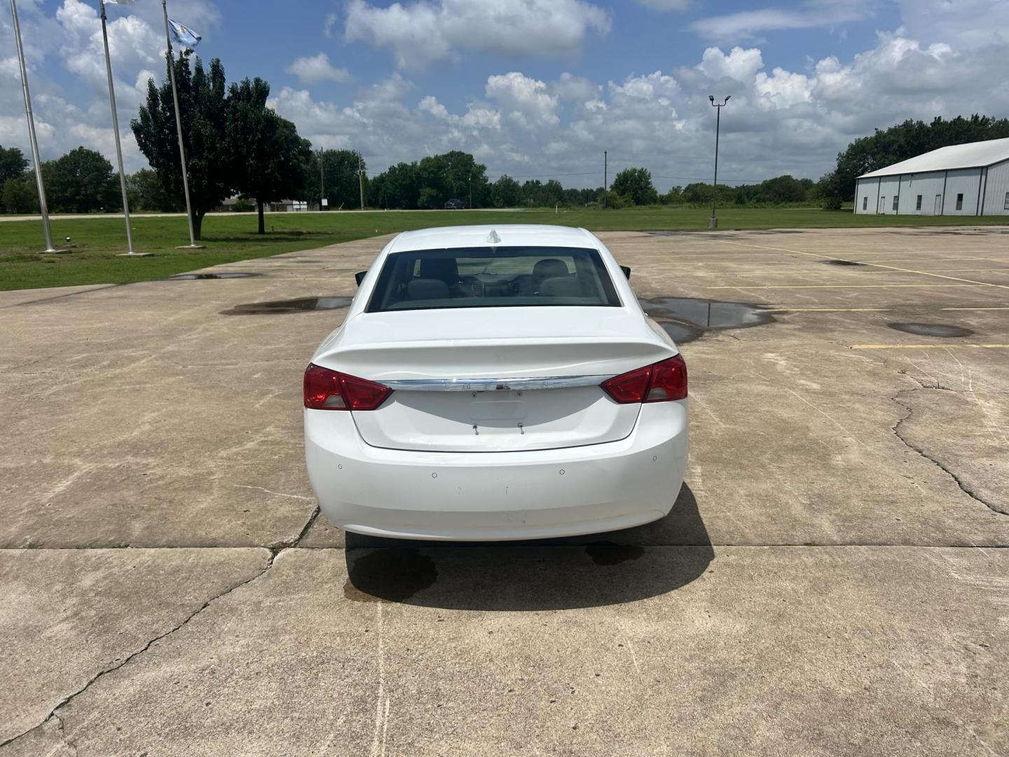 2016 White /Gray Chevrolet Impala CNG 3LT (2G1125SN9G9) with an 3.6L V6 DOHC 24V CNG engine, 6A transmission, located at 17760 Hwy 62, Morris, OK, 74445, (918) 733-4887, 35.609104, -95.877060 - 2016 CHEVY IMPALA HAS THE 3.6 V6 ENGINE AND IS FWD. THE IMPALA IS A BI-FUEL CAR THAT RUNS ON BOTH CNG (COMPRESSED NATUAL GAS) OR GASOLINE. THIS CAR FEATURES KEYLESS REMOTE START, KEYLESS REMOTE ENTRY, POWER LOCKS, POWER WINDOWS, POWER SEATS, POWER MIRRORS, AM/FM STEREO, CLOTH SEATS, DUAL CLIMATE CON - Photo#5