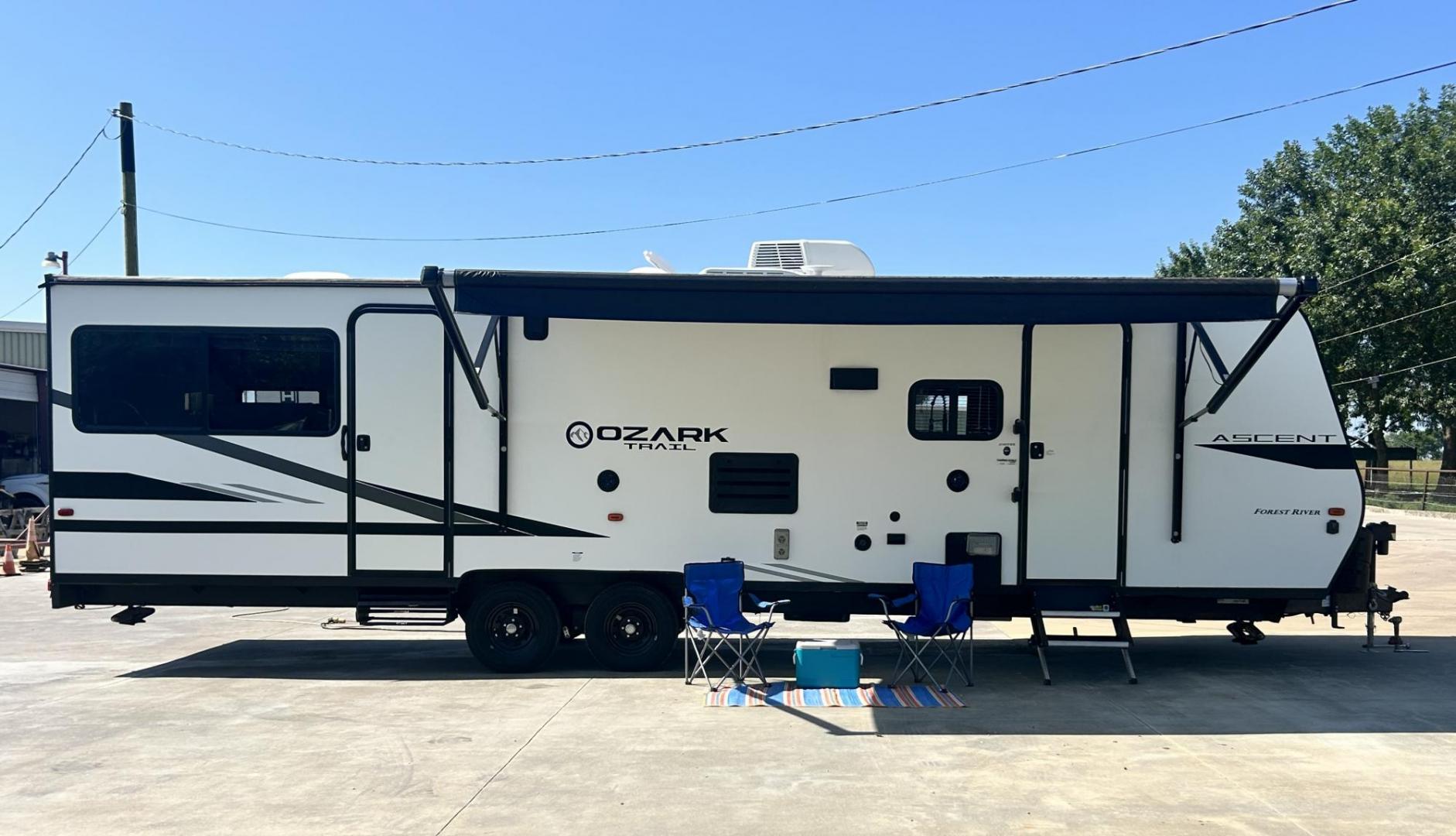 2020 WHITE Forest River OZARK TRAIL 2700THX 2700THX (4X4TZKC27LY) , located at 17760 Hwy 62, Morris, OK, 74445, 35.609104, -95.877060 - CAMPING SEASON IS HERE CHECK OUT THIS 2020 FOREST RIVER OZARK TRAIL 2700THX TOY HAULER 31FT OVERALL WITH 15FT POWER AWNING. IN THE FRONT IS THE QUEEN SIZE BED WITH STORAGE UNDER THE BED, OVERHEAD CABINET, AND WARDROBE CLOSET. IN THE LIVING AND KITCHEN AREA IS A U-SHAPED DINETTE THAT FOLDS DOWN FOR A - Photo#1