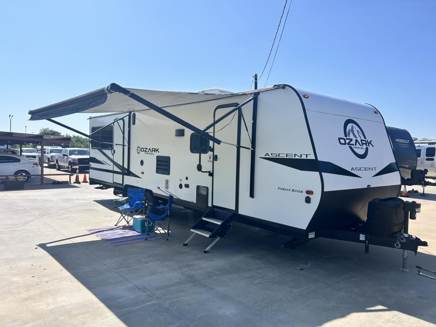 2020 WHITE Forest River OZARK TRAIL 2700THX 2700THX (4X4TZKC27LY) , located at 17760 Hwy 62, Morris, OK, 74445, 35.609104, -95.877060 - CAMPING SEASON IS HERE CHECK OUT THIS 2020 FOREST RIVER OZARK TRAIL 2700THX TOY HAULER 31FT OVERALL WITH 15FT POWER AWNING. IN THE FRONT IS THE QUEEN SIZE BED WITH STORAGE UNDER THE BED, OVERHEAD CABINET, AND WARDROBE CLOSET. IN THE LIVING AND KITCHEN AREA IS A U-SHAPED DINETTE THAT FOLDS DOWN FOR A - Photo#0