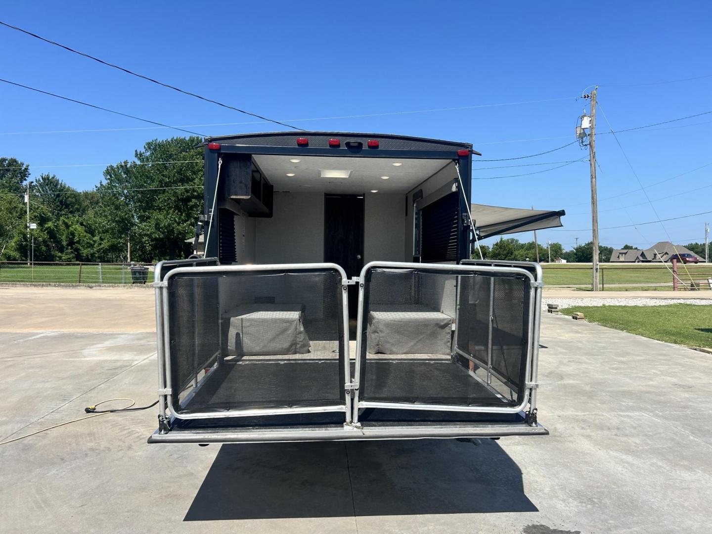 2020 WHITE Forest River OZARK TRAIL 2700THX 2700THX (4X4TZKC27LY) , located at 17760 Hwy 62, Morris, OK, 74445, 35.609104, -95.877060 - CAMPING SEASON IS HERE CHECK OUT THIS 2020 FOREST RIVER OZARK TRAIL 2700THX TOY HAULER 31FT OVERALL WITH 15FT POWER AWNING. IN THE FRONT IS THE QUEEN SIZE BED WITH STORAGE UNDER THE BED, OVERHEAD CABINET, AND WARDROBE CLOSET. IN THE LIVING AND KITCHEN AREA IS A U-SHAPED DINETTE THAT FOLDS DOWN FOR A - Photo#10