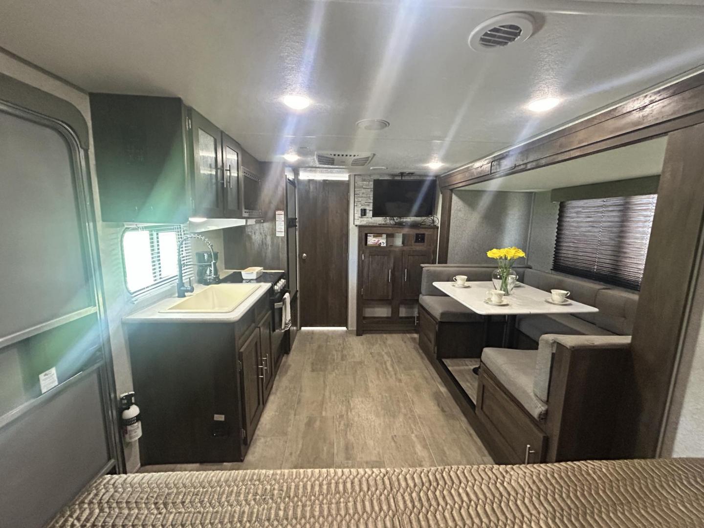 2020 WHITE Forest River OZARK TRAIL 2700THX 2700THX (4X4TZKC27LY) , located at 17760 Hwy 62, Morris, OK, 74445, 35.609104, -95.877060 - CAMPING SEASON IS HERE CHECK OUT THIS 2020 FOREST RIVER OZARK TRAIL 2700THX TOY HAULER 31FT OVERALL WITH 15FT POWER AWNING. IN THE FRONT IS THE QUEEN SIZE BED WITH STORAGE UNDER THE BED, OVERHEAD CABINET, AND WARDROBE CLOSET. IN THE LIVING AND KITCHEN AREA IS A U-SHAPED DINETTE THAT FOLDS DOWN FOR A - Photo#12