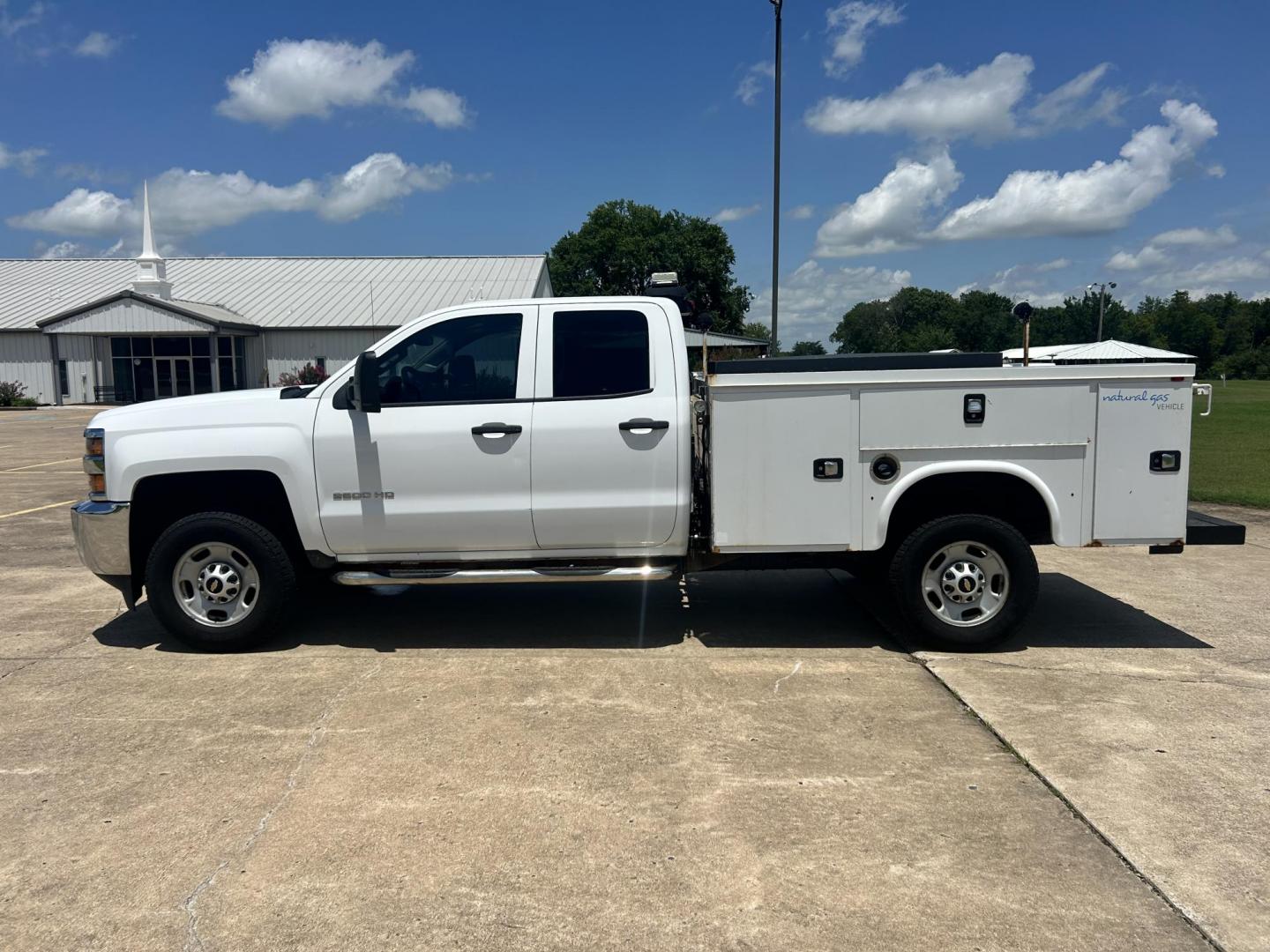 2017 WHITE /Gray Chevrolet Silverado 2500HD Work Truck Double Cab 2WD (1GC2CUEG1HZ) with an 6.0L V8 OHV 16V FFV engine, 6A transmission, located at 17760 Hwy 62, Morris, OK, 74445, (918) 733-4887, 35.609104, -95.877060 - 2017 CHEVY SILVERADO 2500 HD HAS THE 6.0L V8 AND IS 2WD. IT FEATURES POWER LOCKS, POWER WINDOWS, MANUAL SEATS, LEATHER INTERIOR, NO BACK SEAT REMOVED FOR WORK SHELVING, AM/FM RADIO, BACKUP CAMERA, TRACTION CONTOL, TRAILER BRAKES, TOOL BED, AND HITCH. IT RUNS ON CNG (COMPRESSED NATURAL GAS) A PREMIE - Photo#6