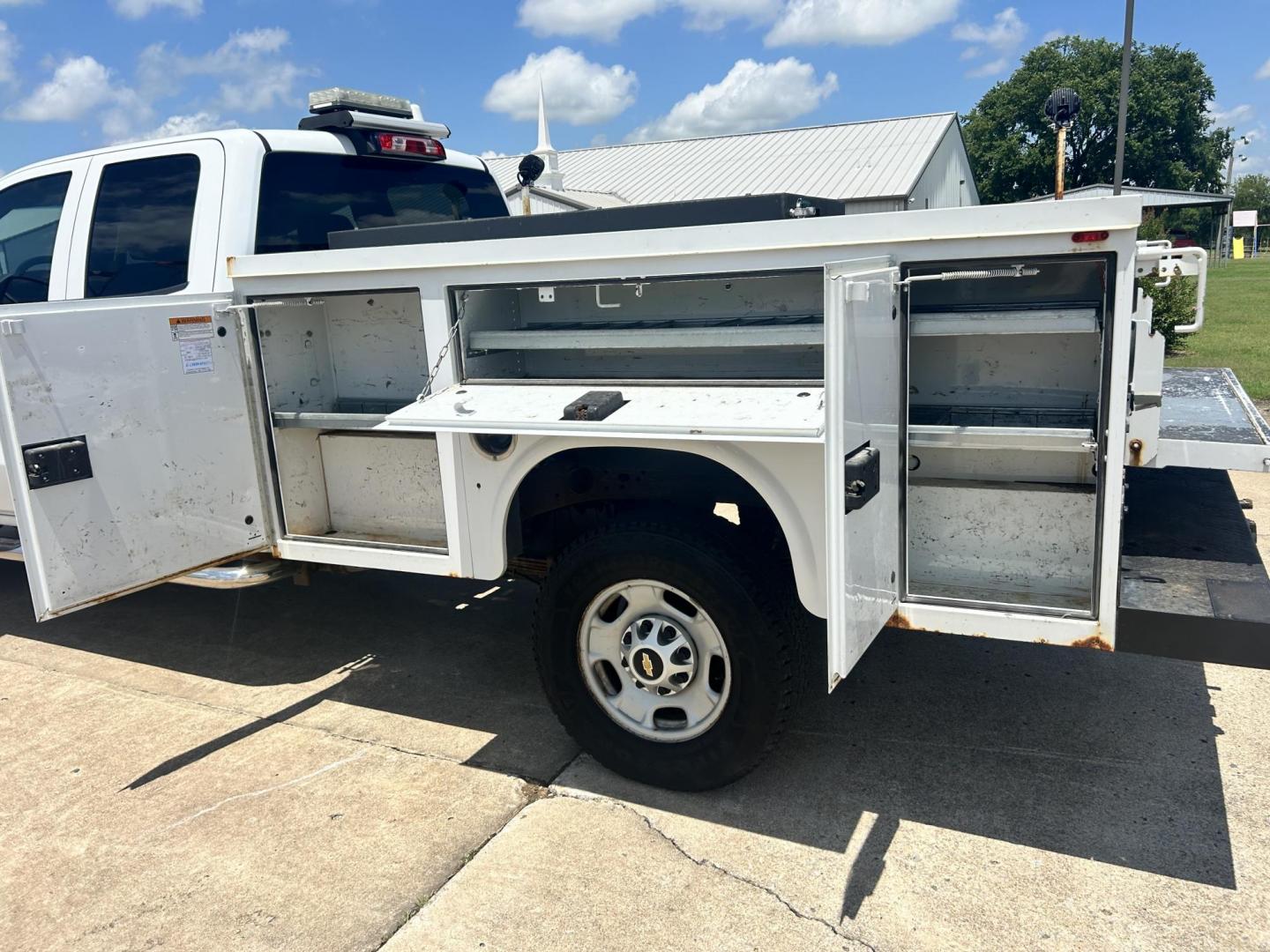 2017 WHITE /Gray Chevrolet Silverado 2500HD Work Truck Double Cab 2WD (1GC2CUEG1HZ) with an 6.0L V8 OHV 16V FFV engine, 6A transmission, located at 17760 Hwy 62, Morris, OK, 74445, (918) 733-4887, 35.609104, -95.877060 - 2017 CHEVY SILVERADO 2500 HD HAS THE 6.0L V8 AND IS 2WD. IT FEATURES POWER LOCKS, POWER WINDOWS, MANUAL SEATS, LEATHER INTERIOR, NO BACK SEAT REMOVED FOR WORK SHELVING, AM/FM RADIO, BACKUP CAMERA, TRACTION CONTOL, TRAILER BRAKES, TOOL BED, AND HITCH. IT RUNS ON CNG (COMPRESSED NATURAL GAS) A PREMIE - Photo#15