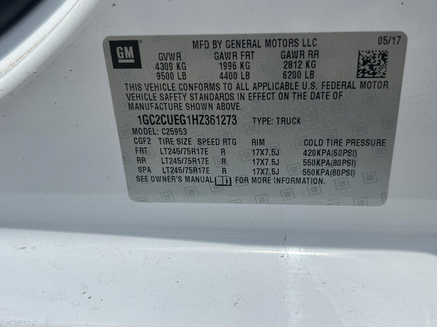 2017 WHITE /Gray Chevrolet Silverado 2500HD Work Truck Double Cab 2WD (1GC2CUEG1HZ) with an 6.0L V8 OHV 16V FFV engine, 6A transmission, located at 17760 Hwy 62, Morris, OK, 74445, (918) 733-4887, 35.609104, -95.877060 - 2017 CHEVY SILVERADO 2500 HD HAS THE 6.0L V8 AND IS 2WD. IT FEATURES POWER LOCKS, POWER WINDOWS, MANUAL SEATS, LEATHER INTERIOR, NO BACK SEAT REMOVED FOR WORK SHELVING, AM/FM RADIO, BACKUP CAMERA, TRACTION CONTOL, TRAILER BRAKES, TOOL BED, AND HITCH. IT RUNS ON CNG (COMPRESSED NATURAL GAS) A PREMIE - Photo#27